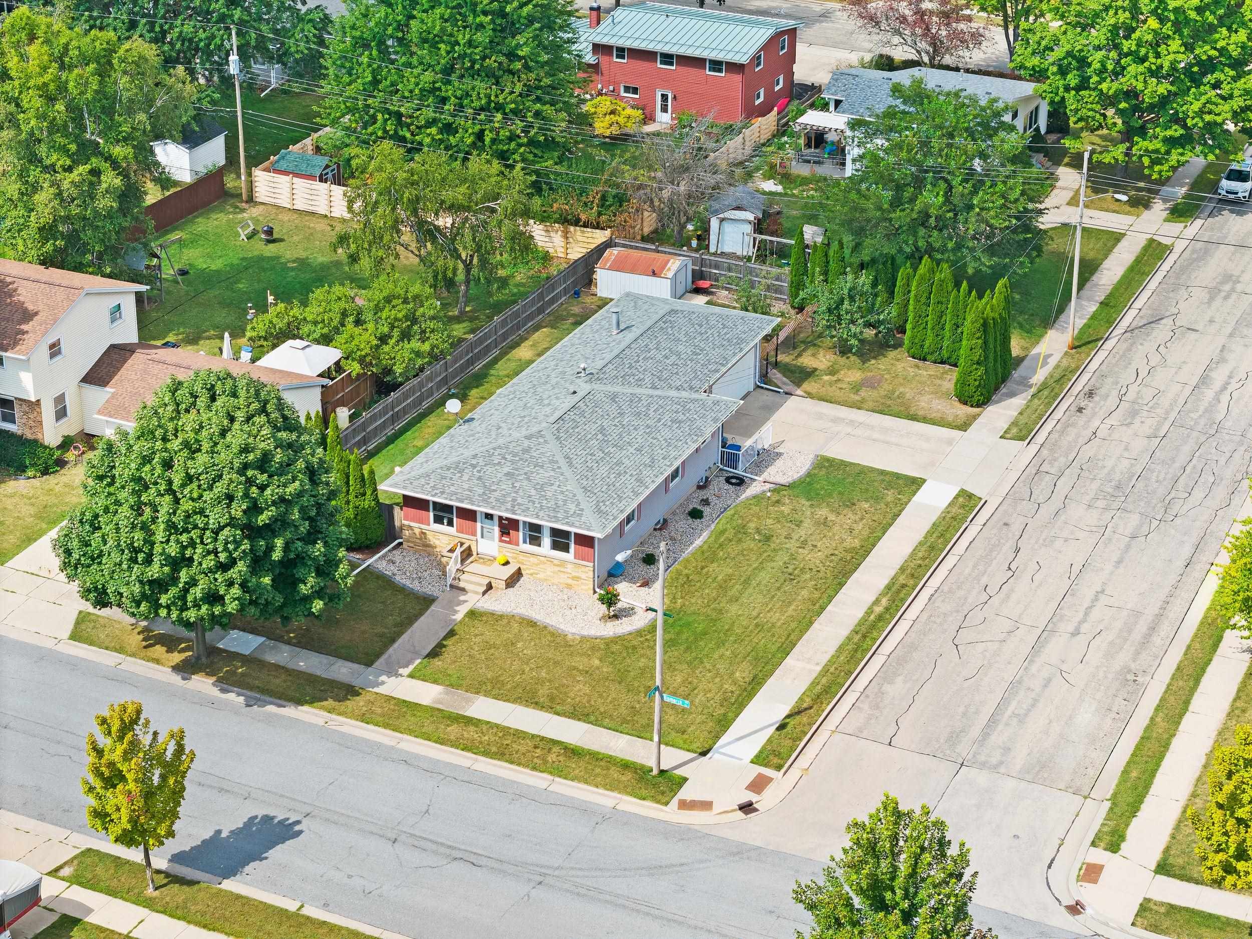 1324 BISMARCK Avenue