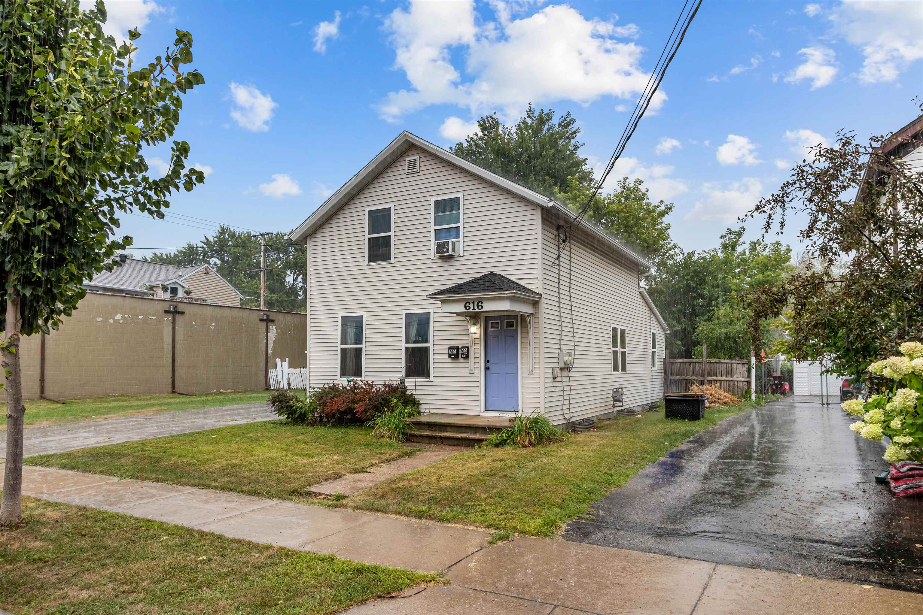 616 N DIVISION Street