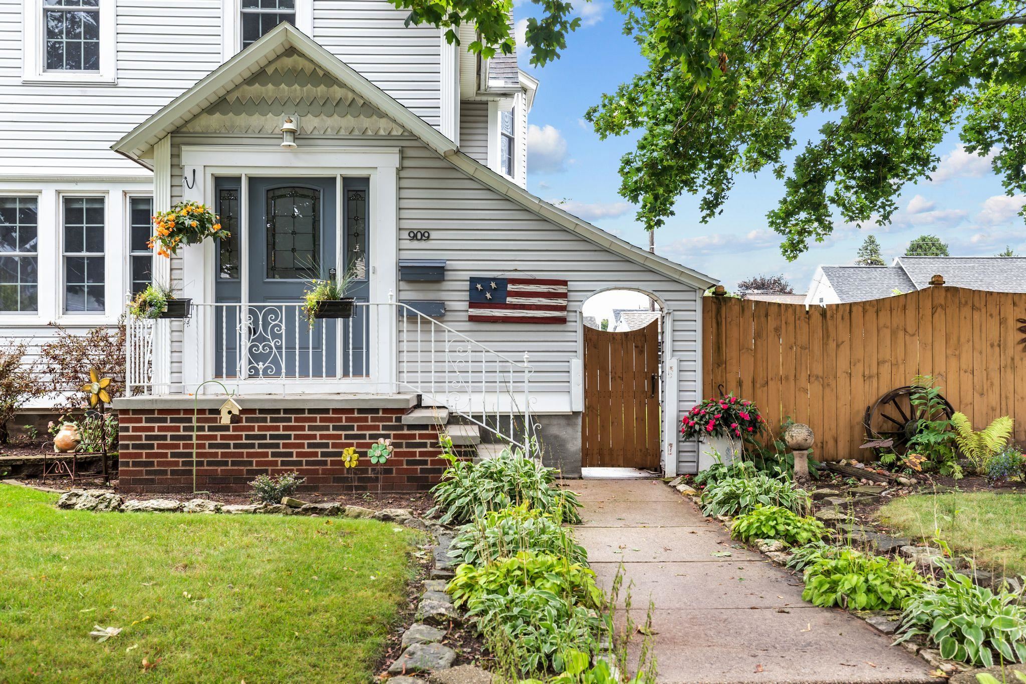 909 N 14TH Street