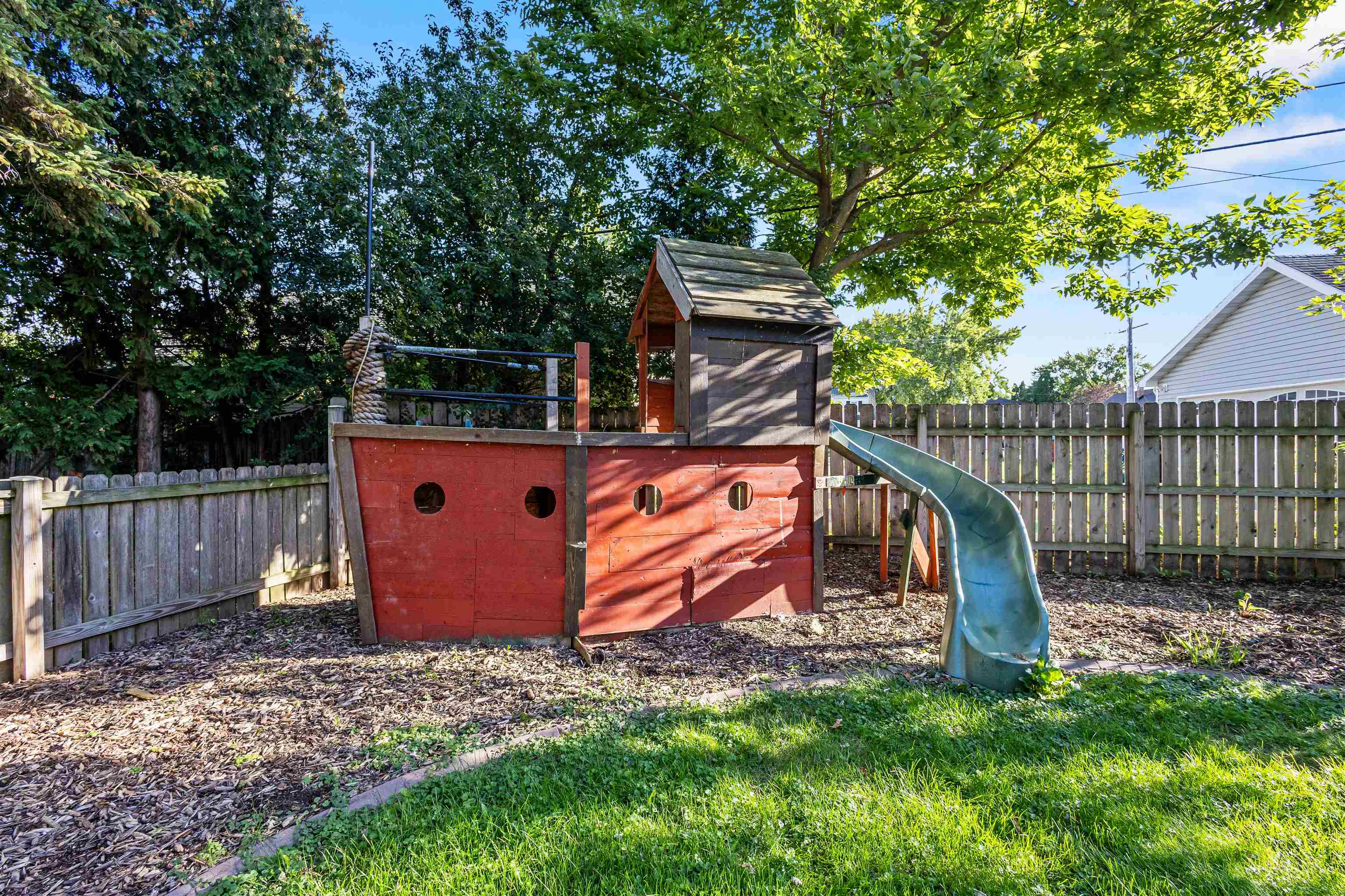 693 CONGRESS Place