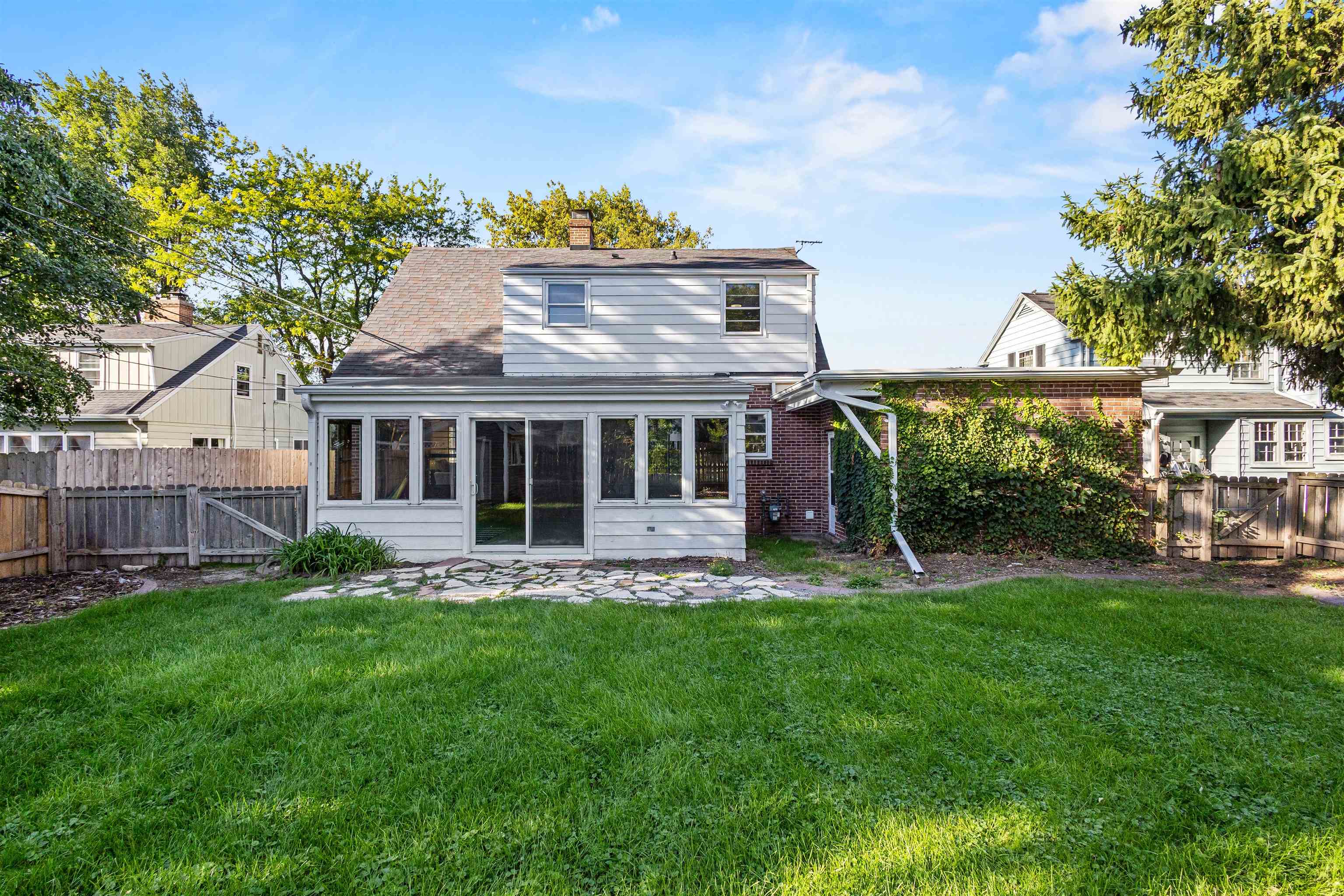 693 CONGRESS Place