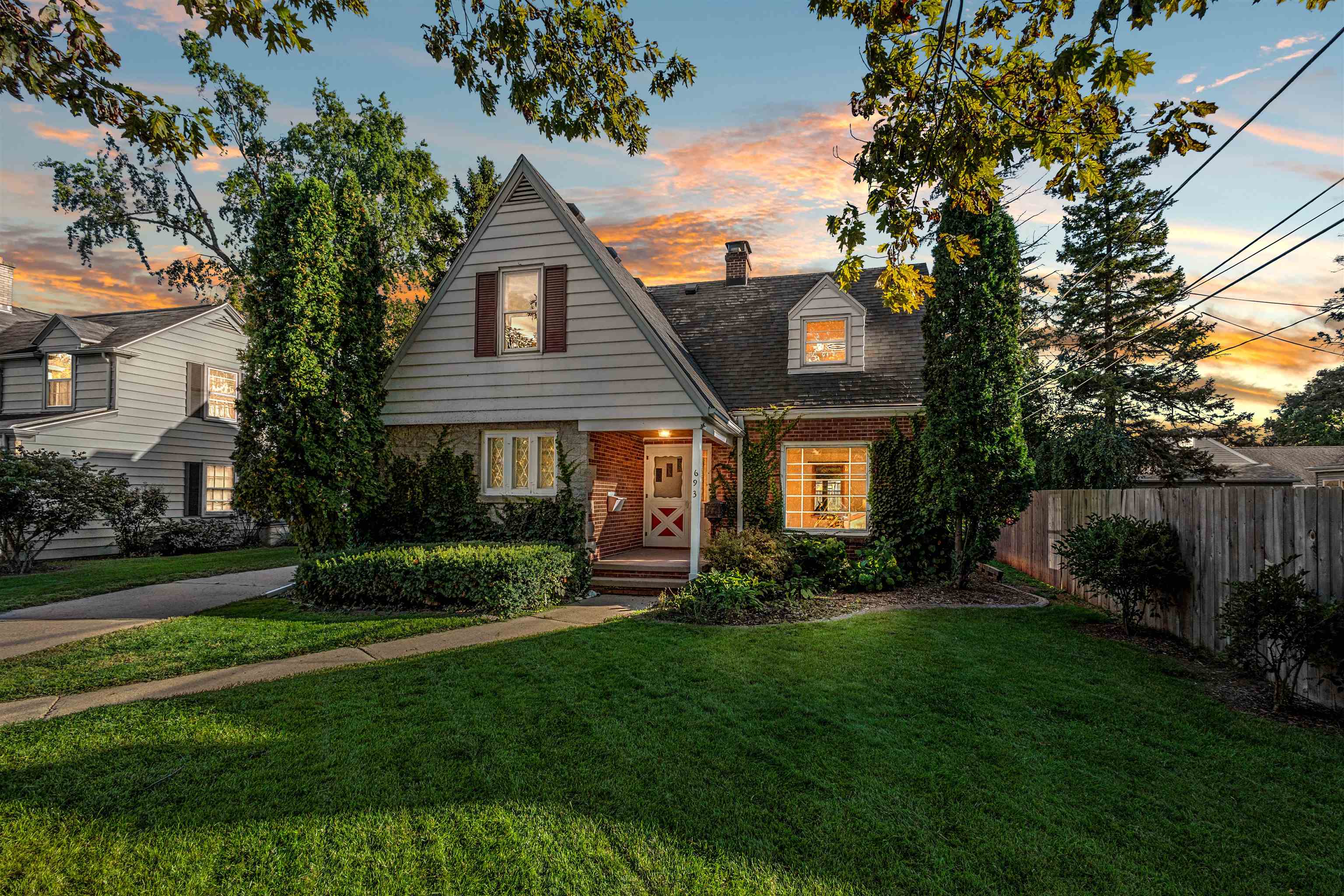 693 CONGRESS Place
