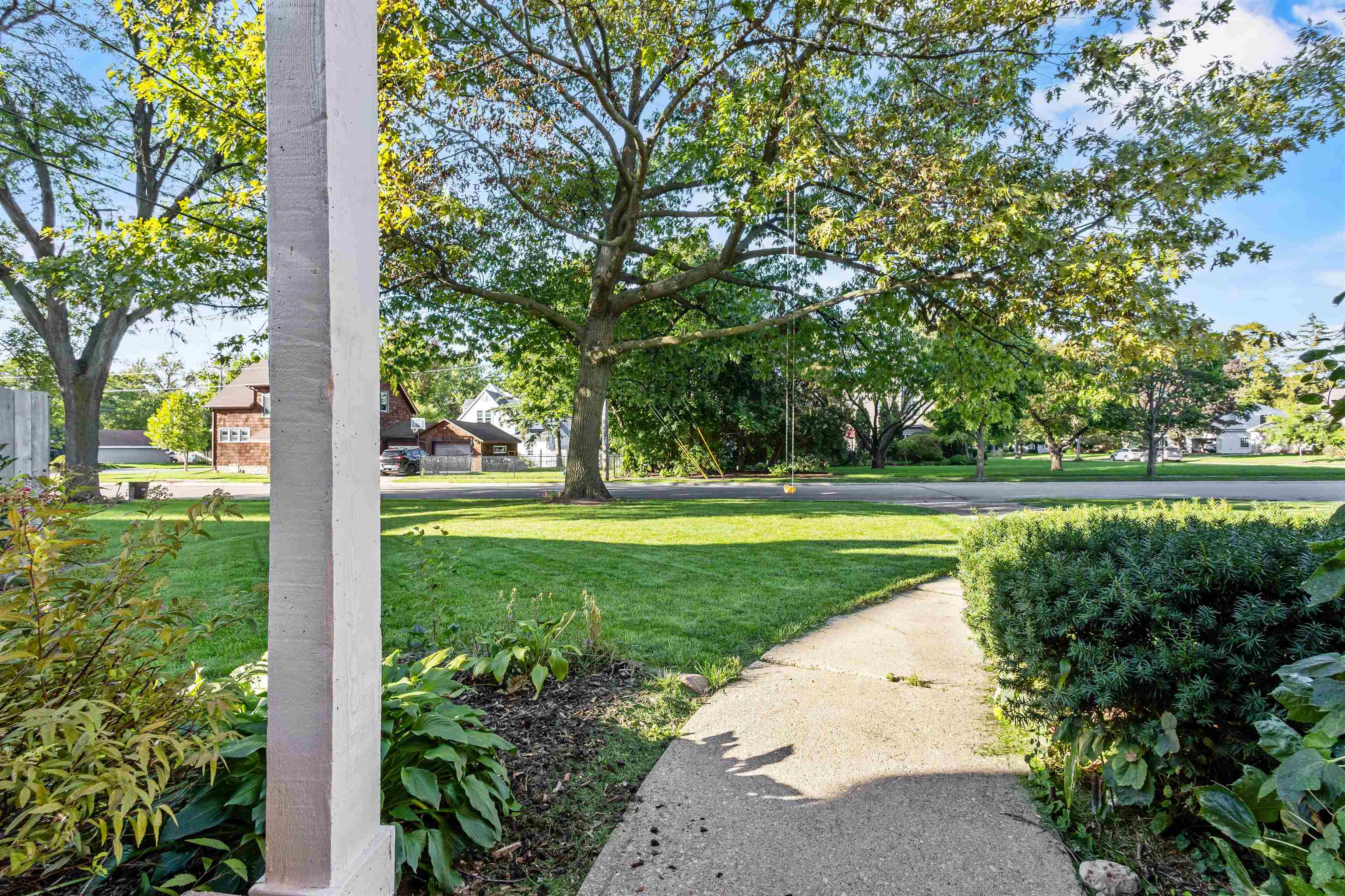 693 CONGRESS Place