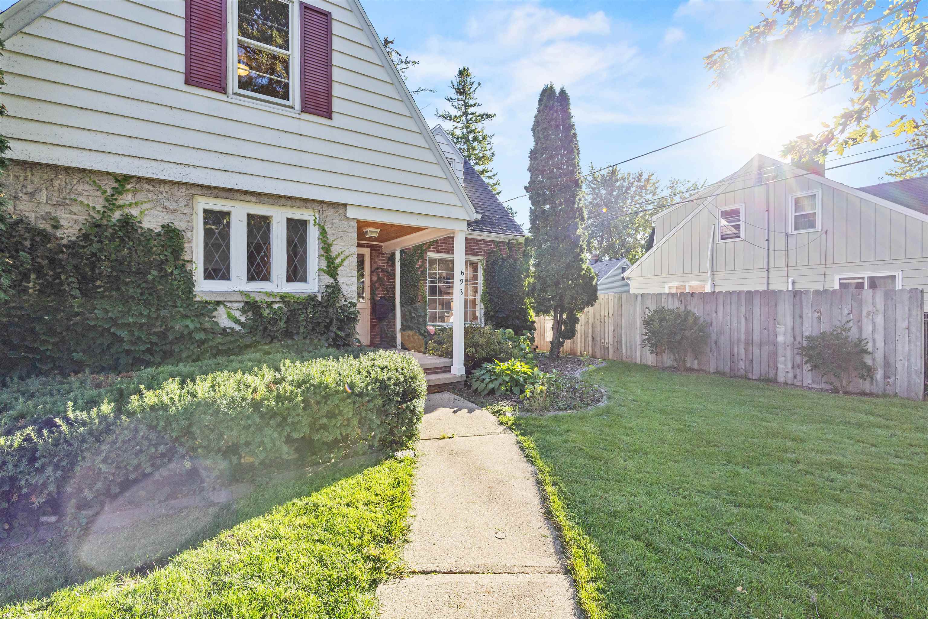 693 CONGRESS Place