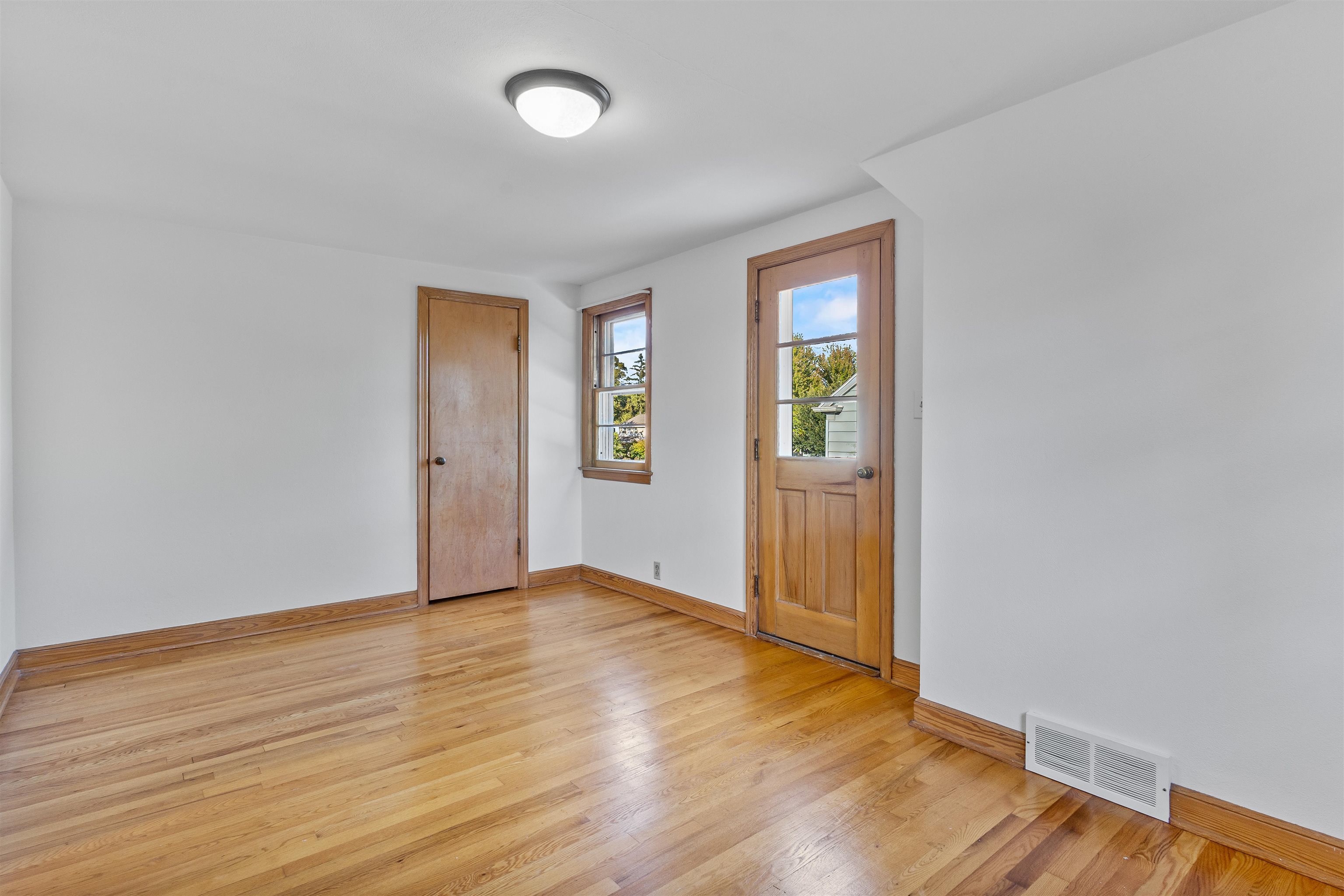 693 CONGRESS Place