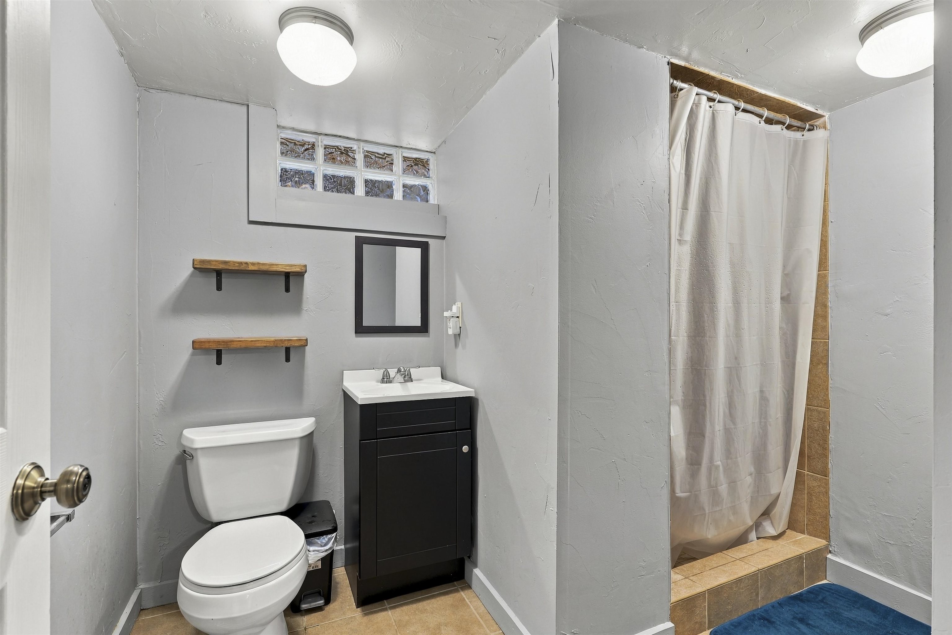 1193 BOND Street