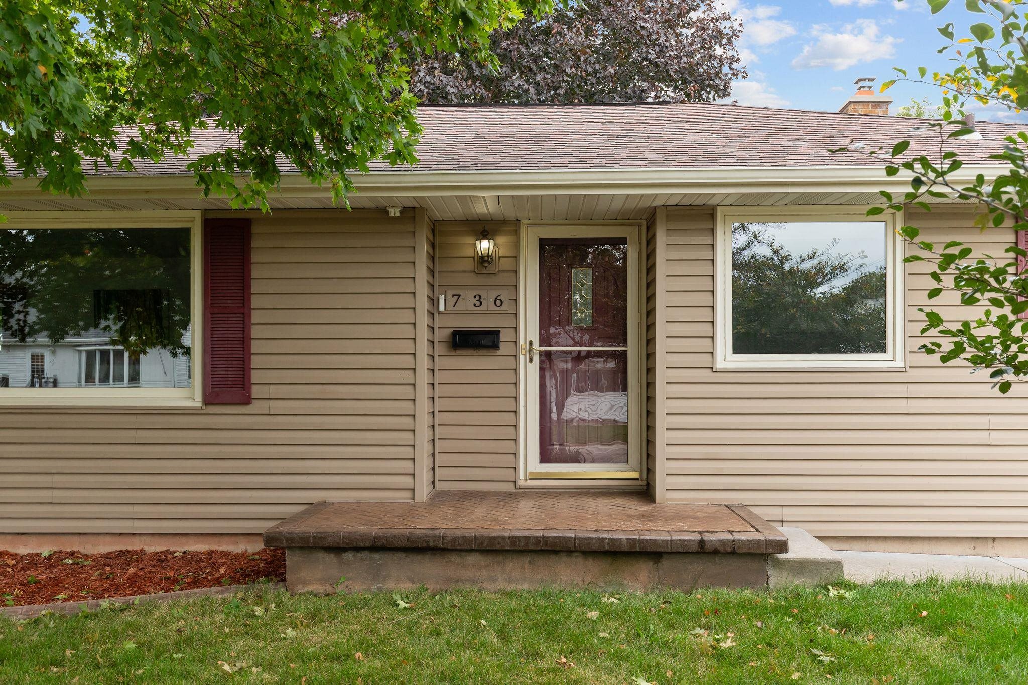 736 JOHN Street