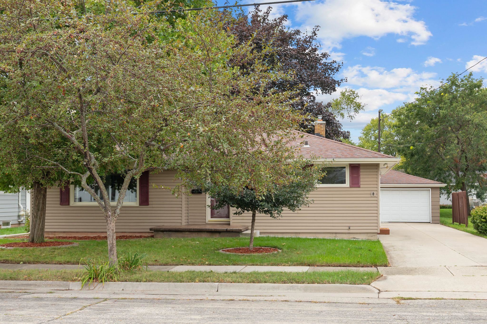736 JOHN Street