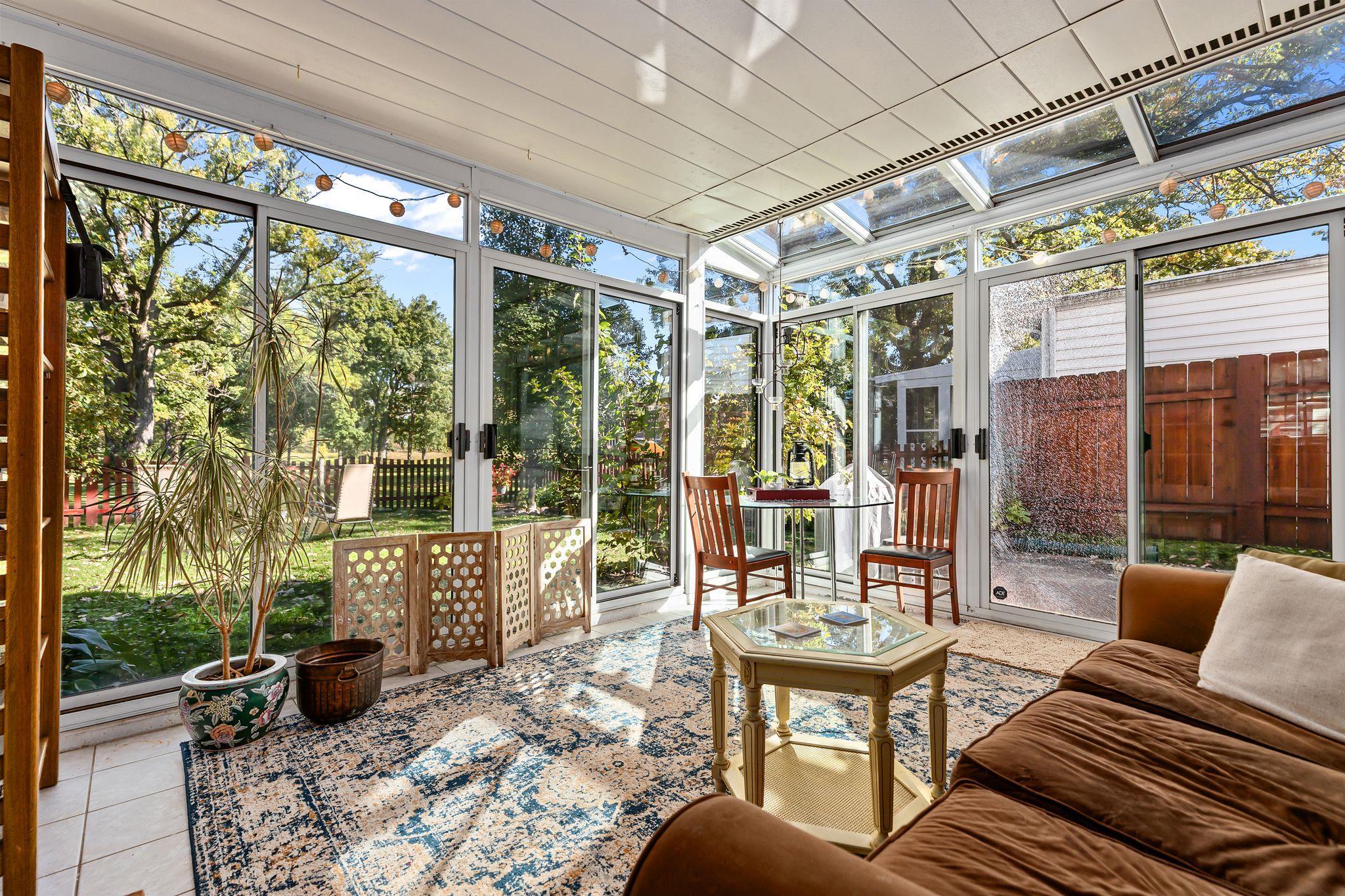 544 W SEYMOUR Street
