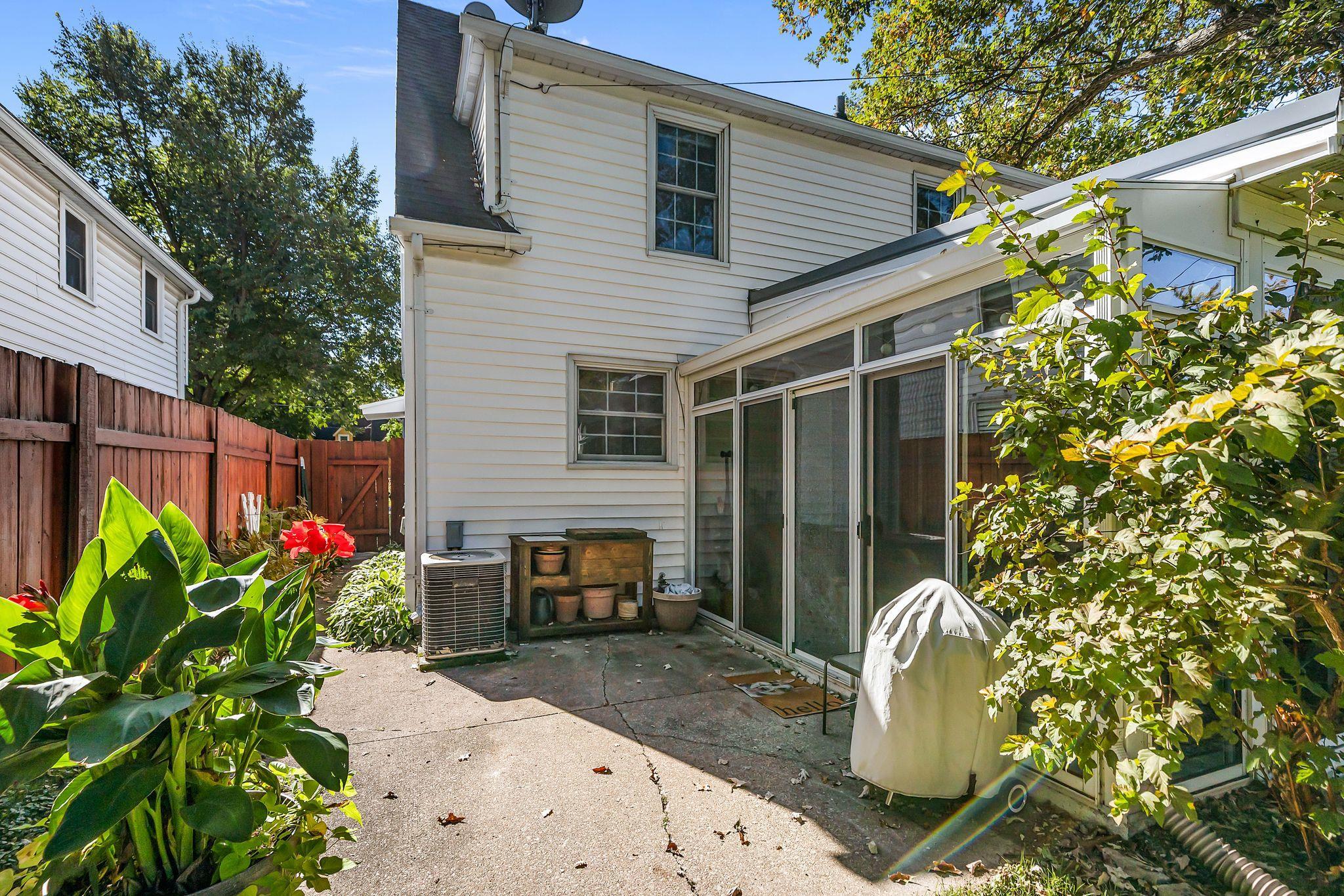 544 W SEYMOUR Street