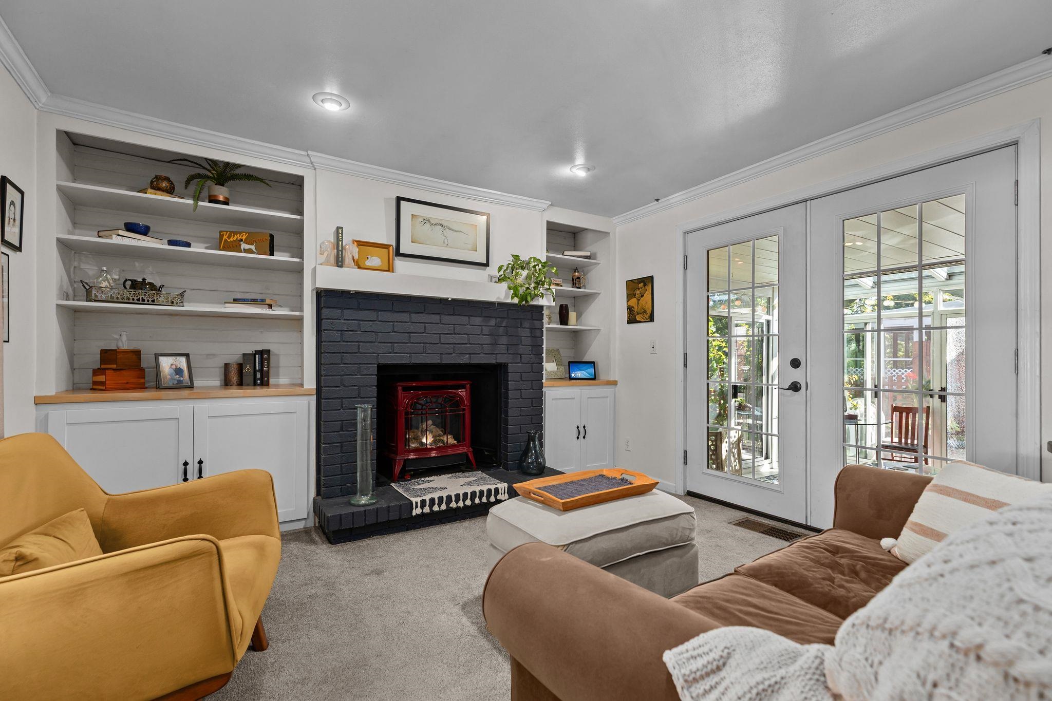 544 W SEYMOUR Street