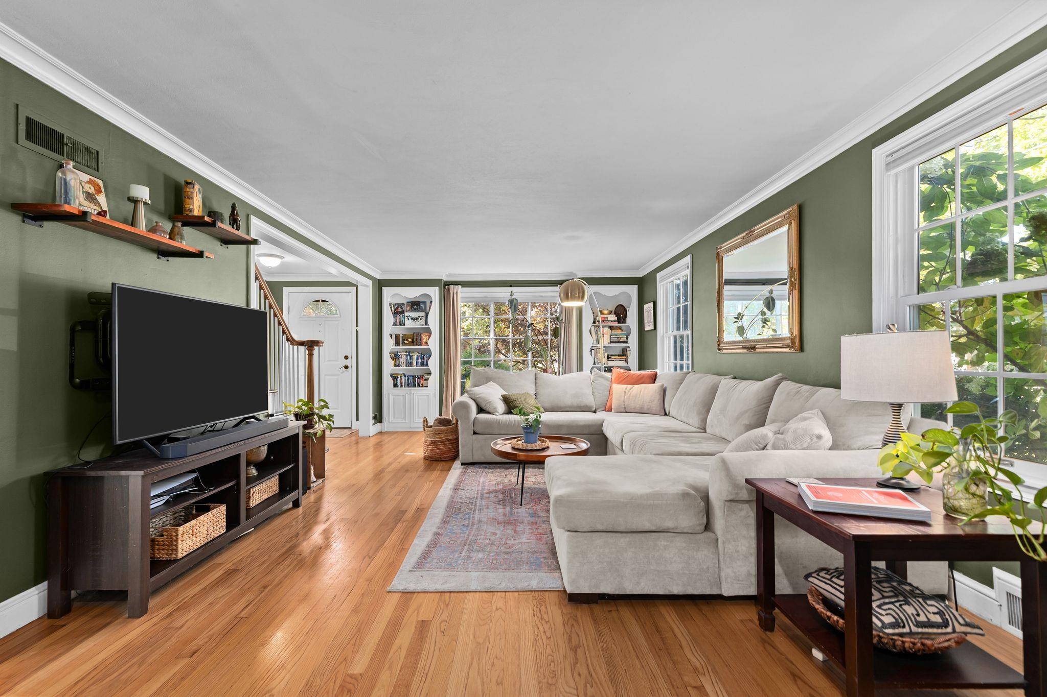 544 W SEYMOUR Street