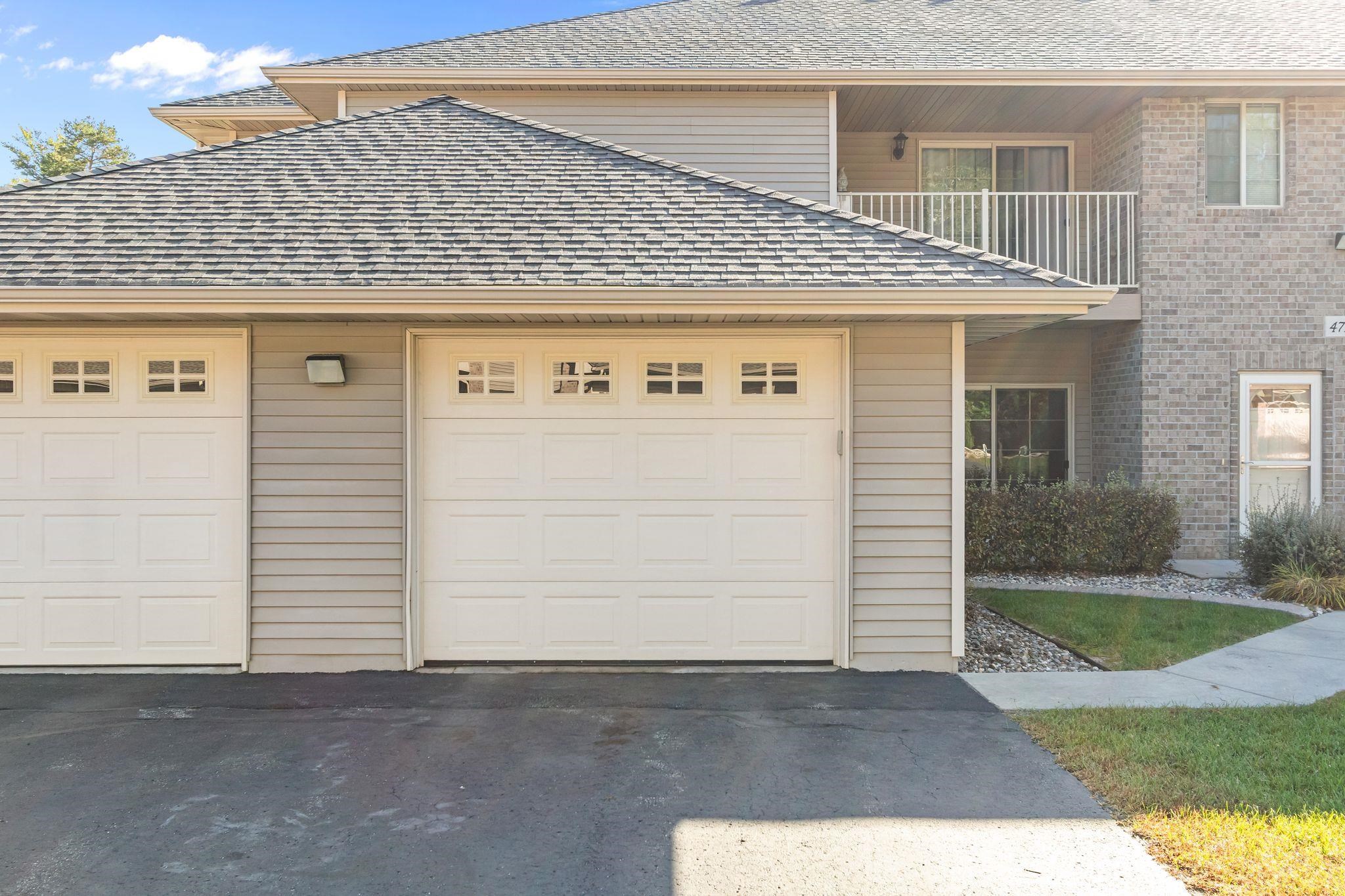 4714 EVERBREEZE Circle