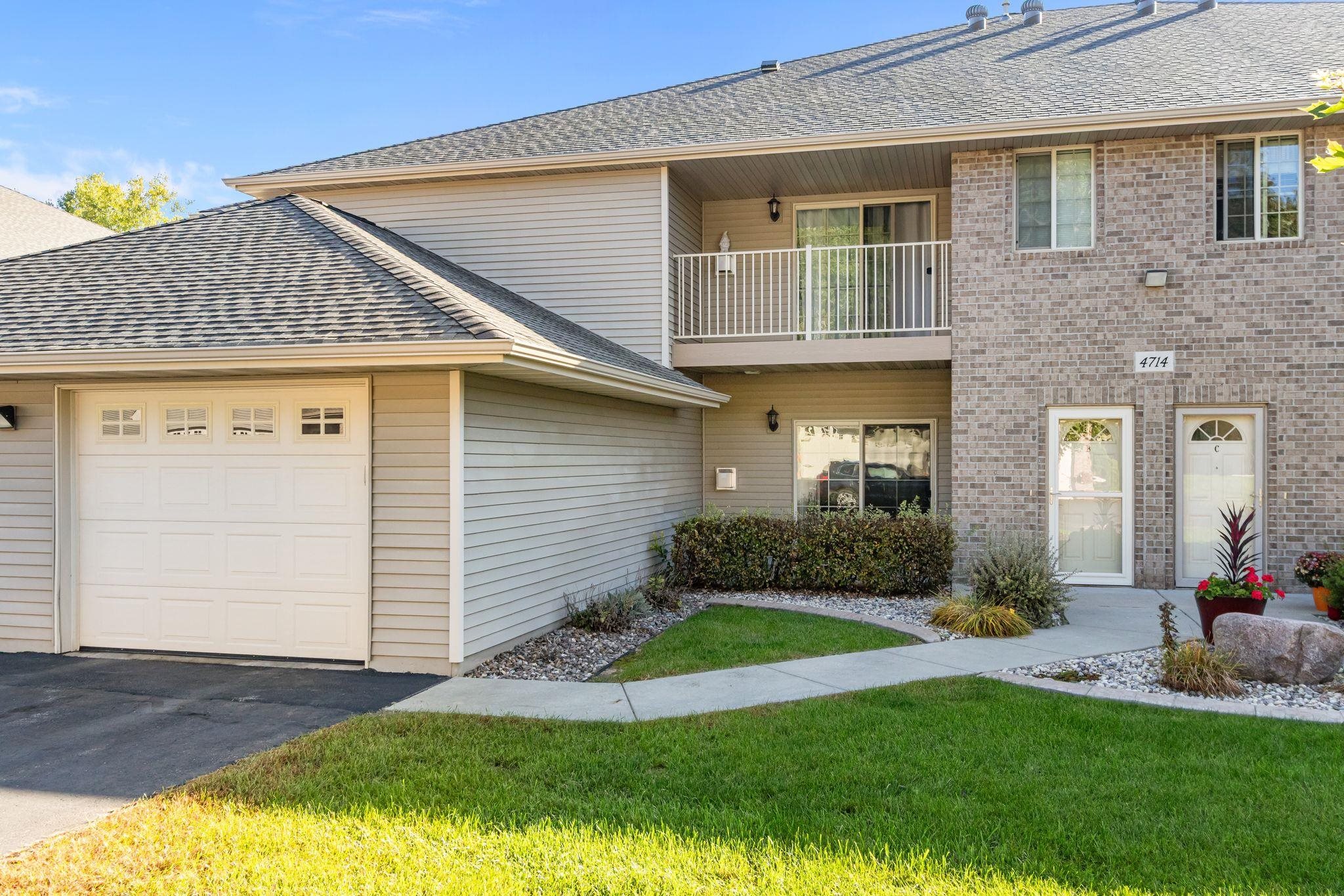 4714 EVERBREEZE Circle