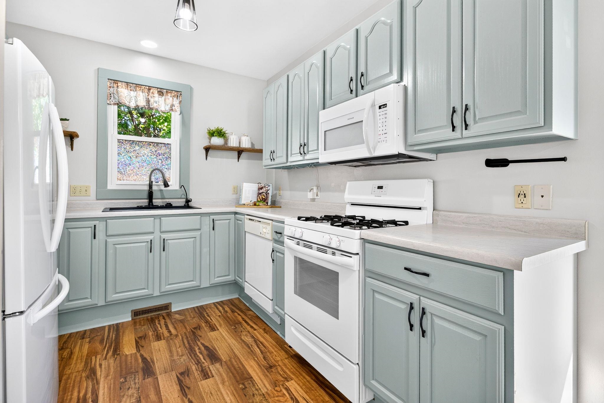 210 W 16TH Avenue