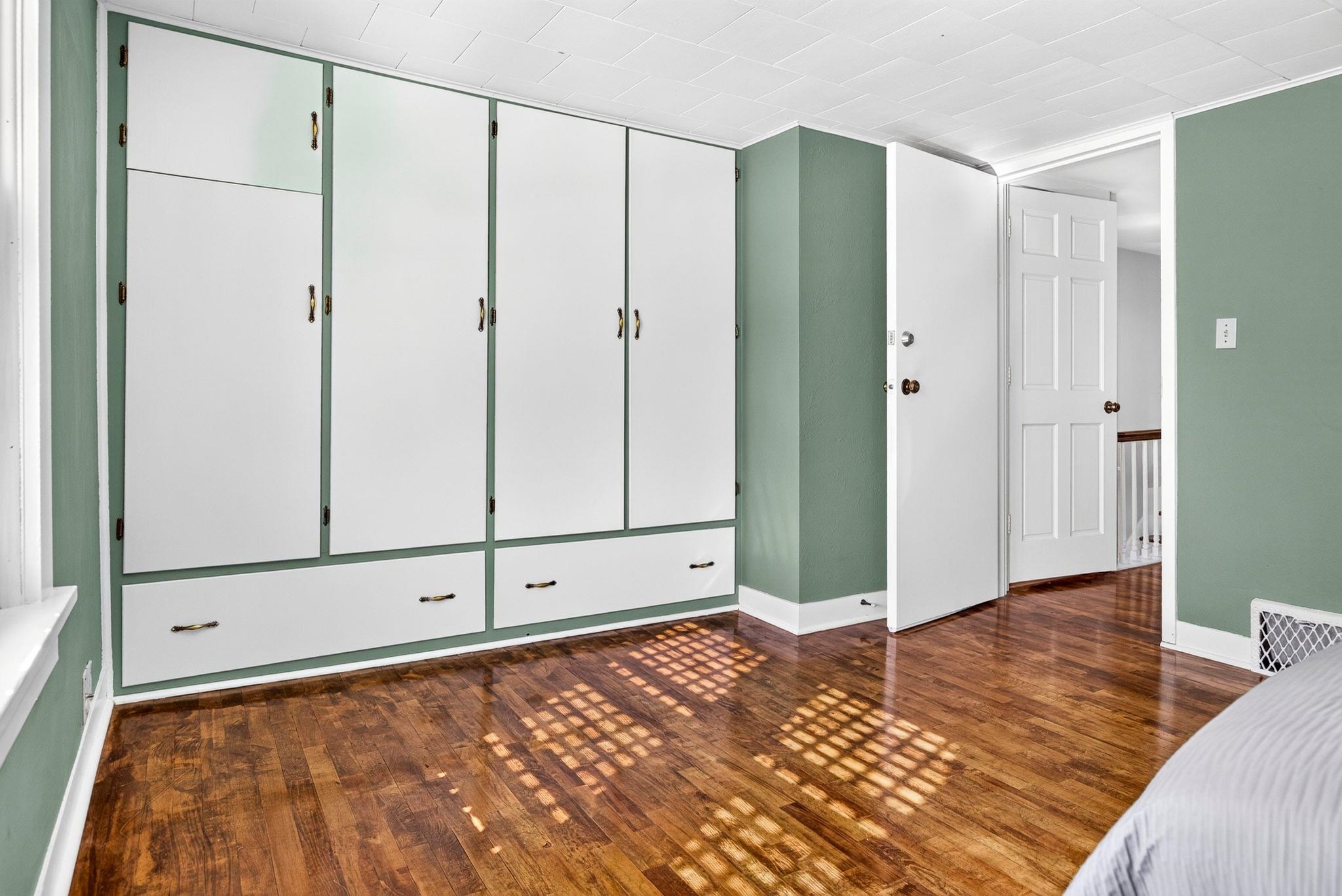 210 W 16TH Avenue