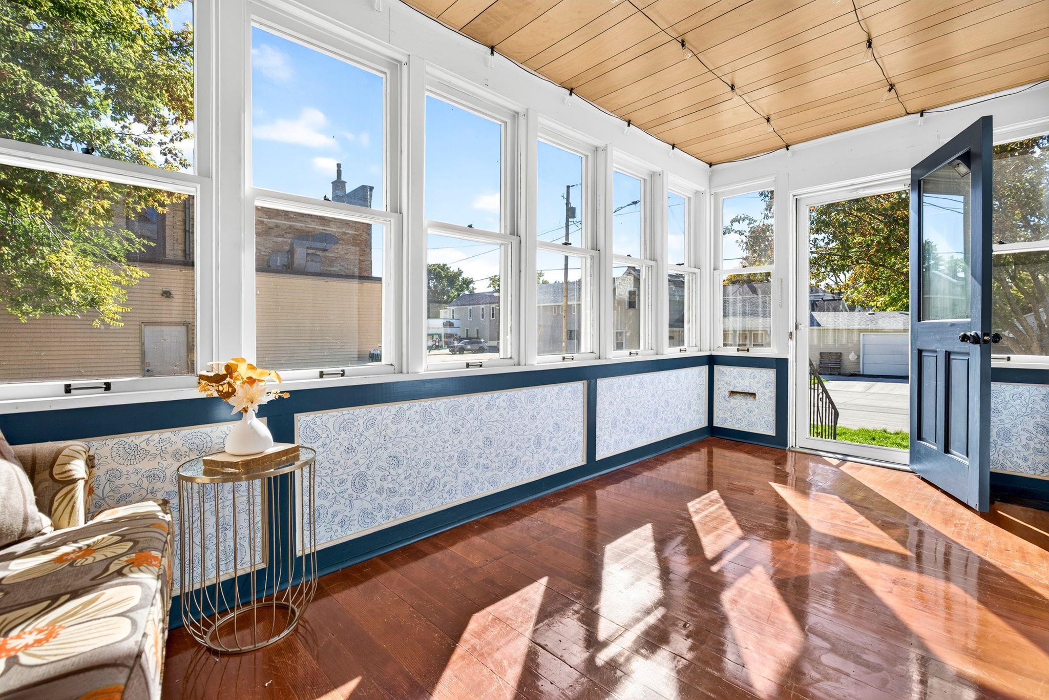 210 W 16TH Avenue