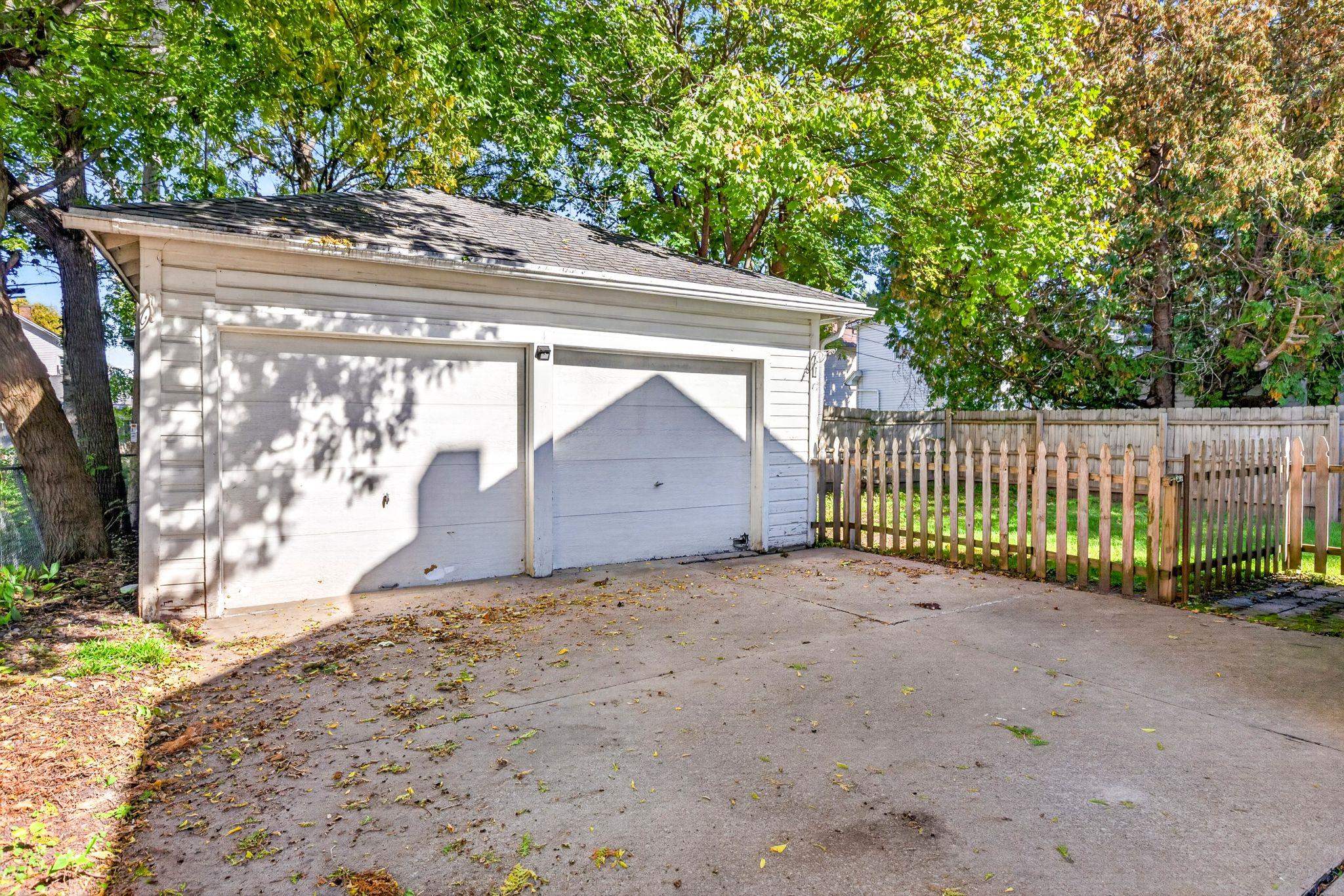 210 W 16TH Avenue