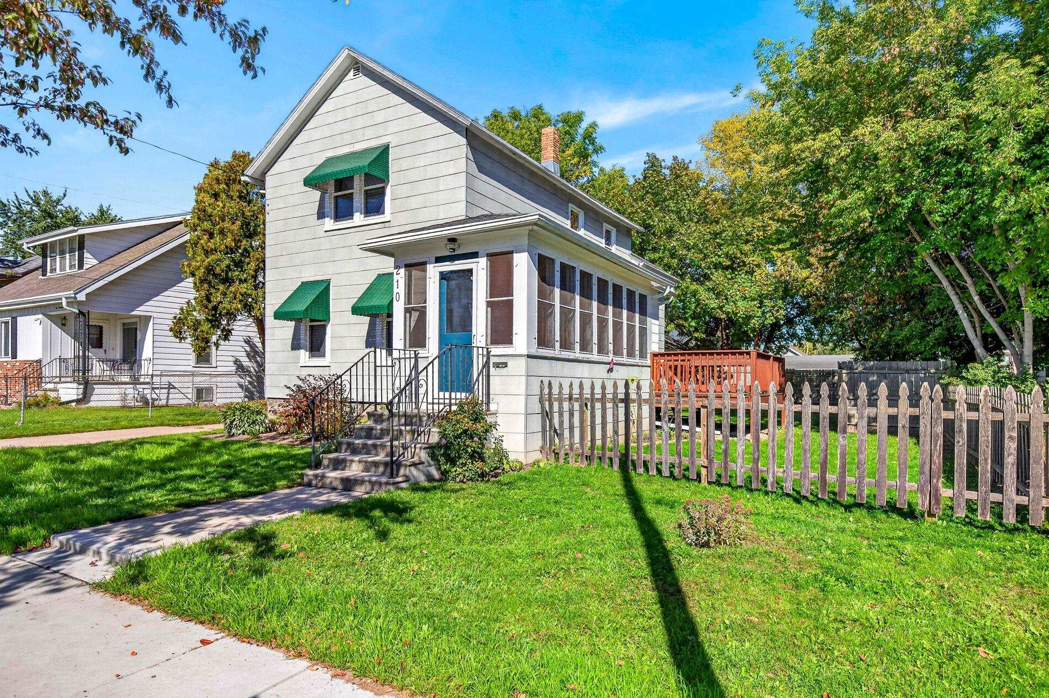 210 W 16TH Avenue