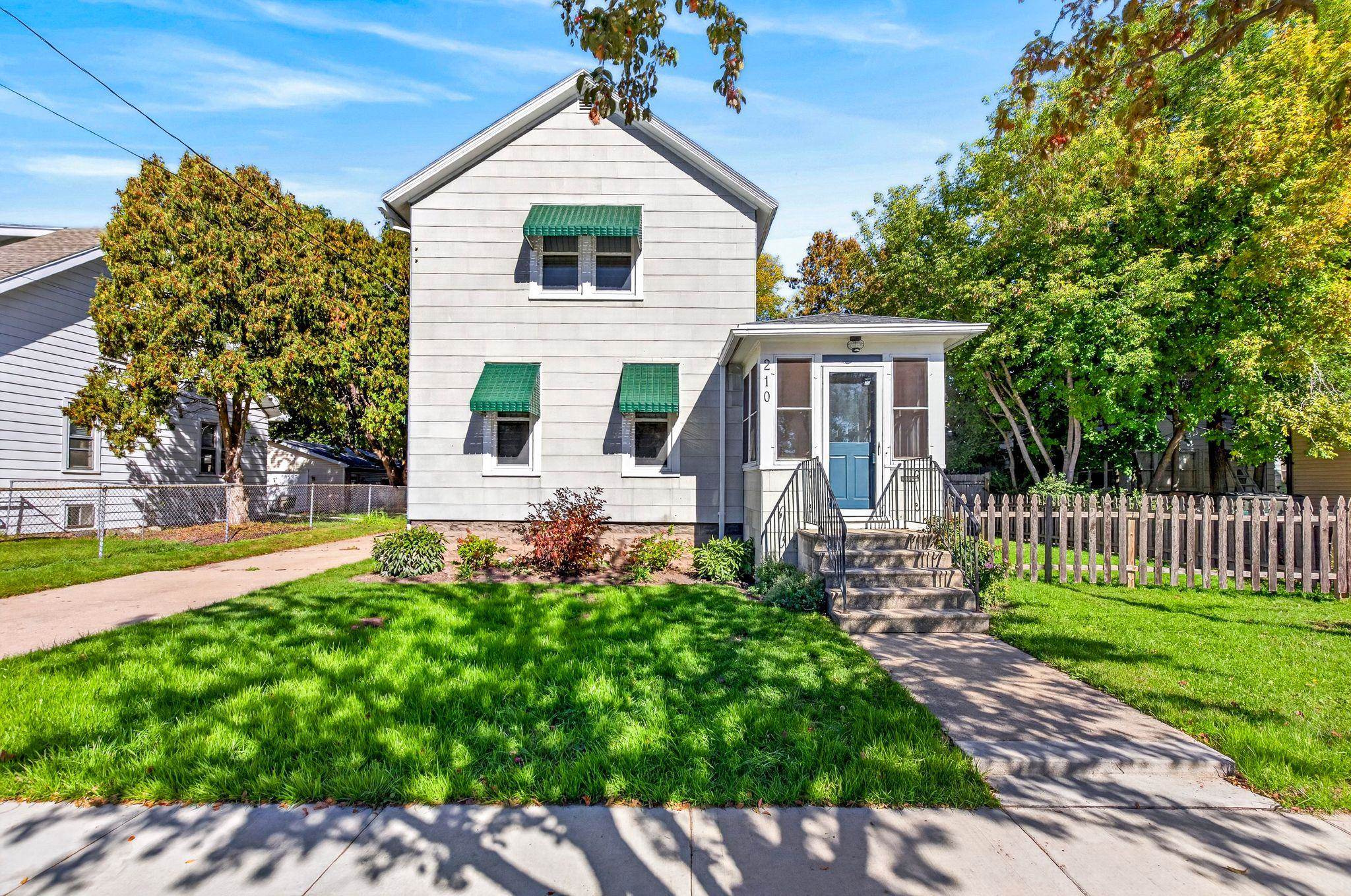 210 W 16TH Avenue