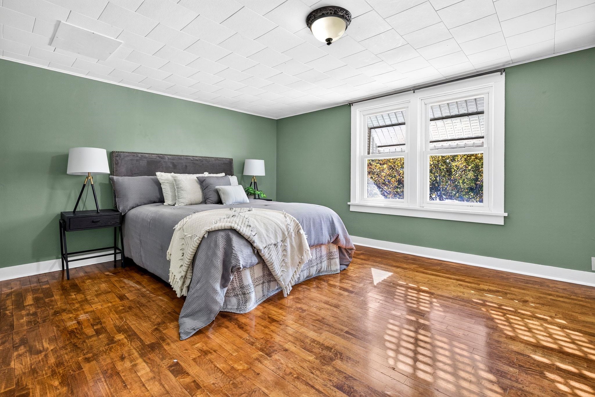 210 W 16TH Avenue