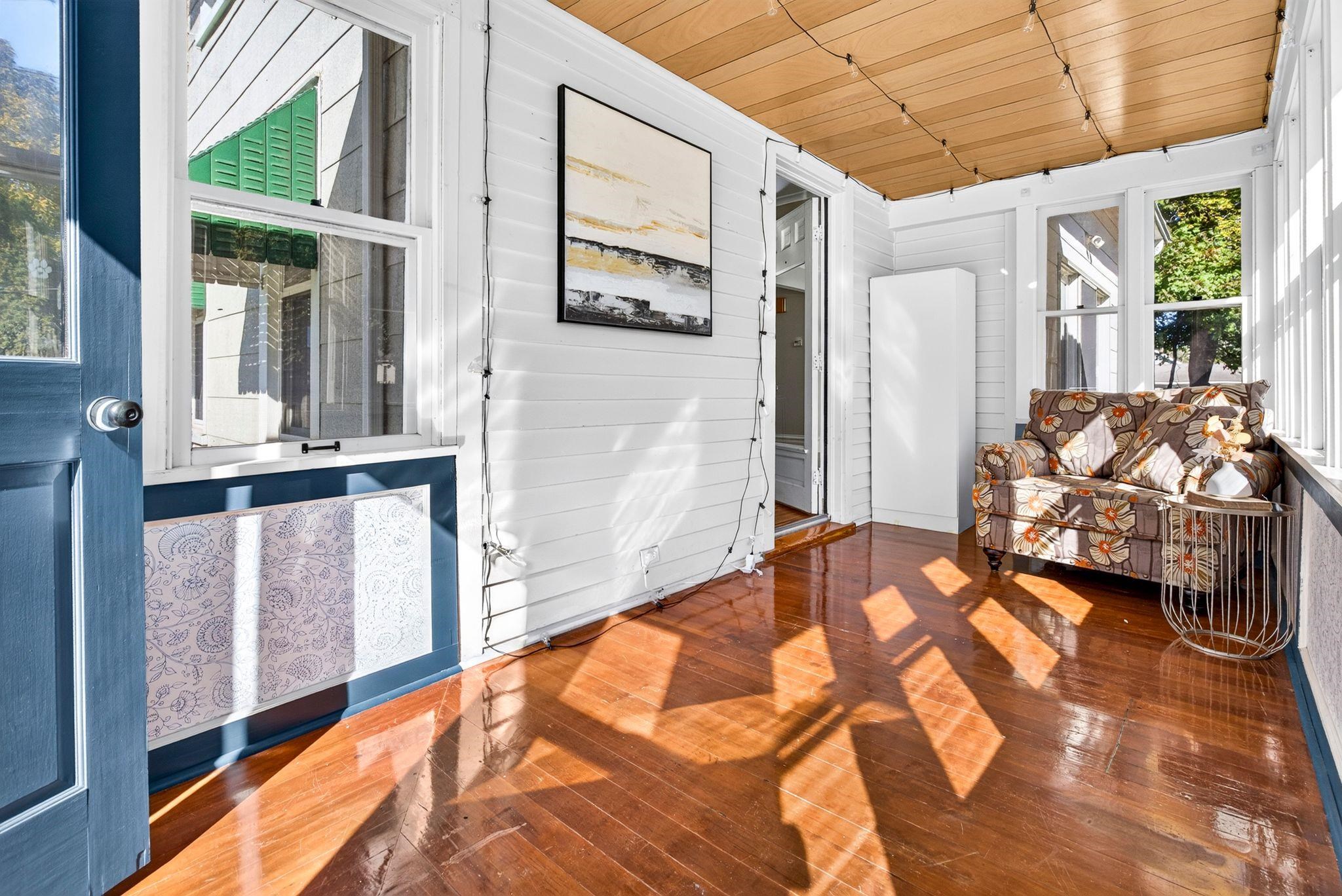 210 W 16TH Avenue