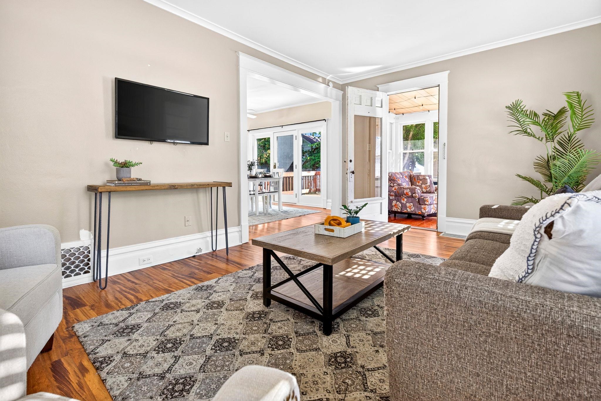210 W 16TH Avenue