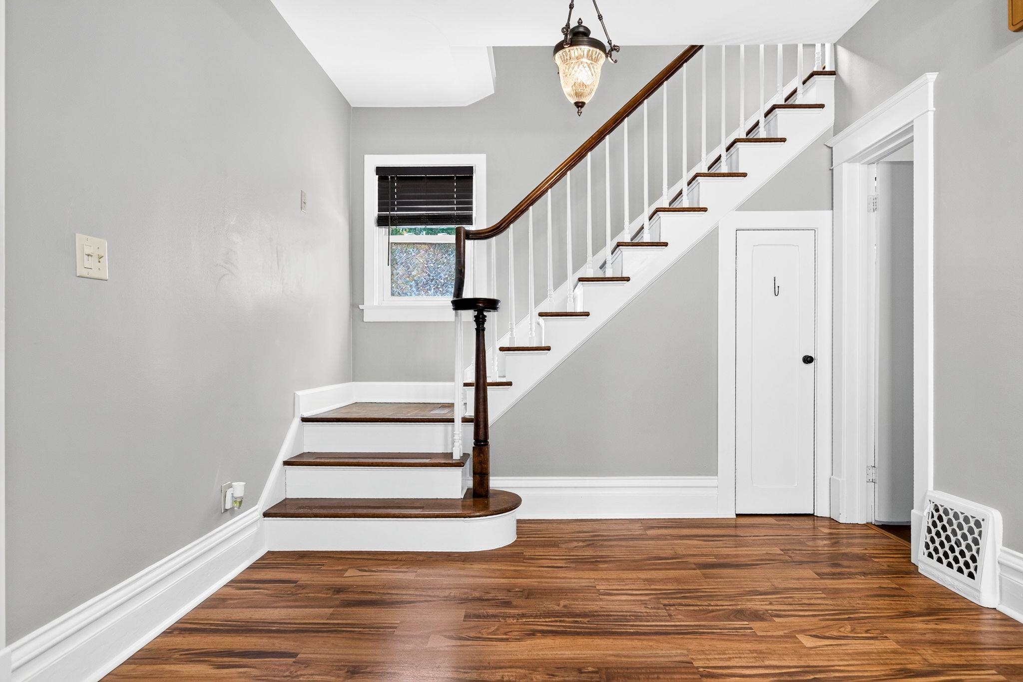 210 W 16TH Avenue