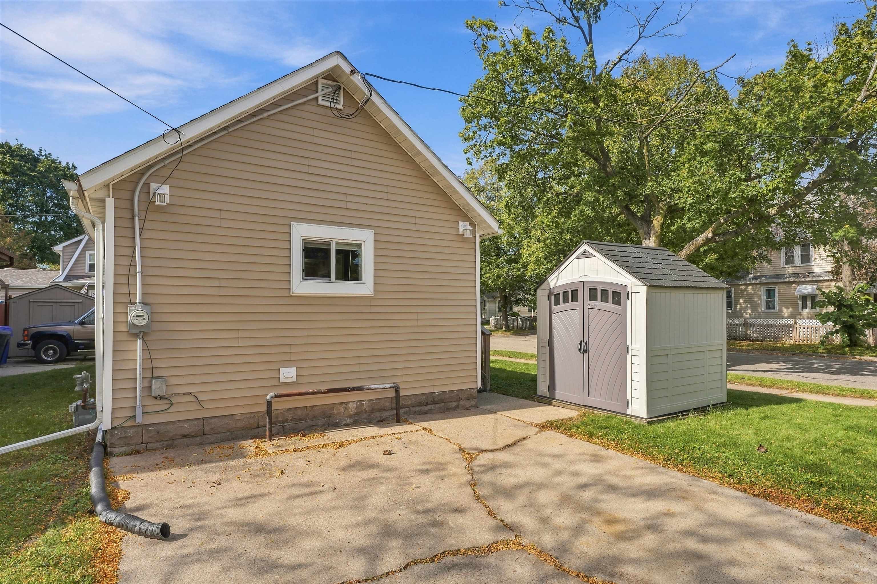 1005 W 4TH Street