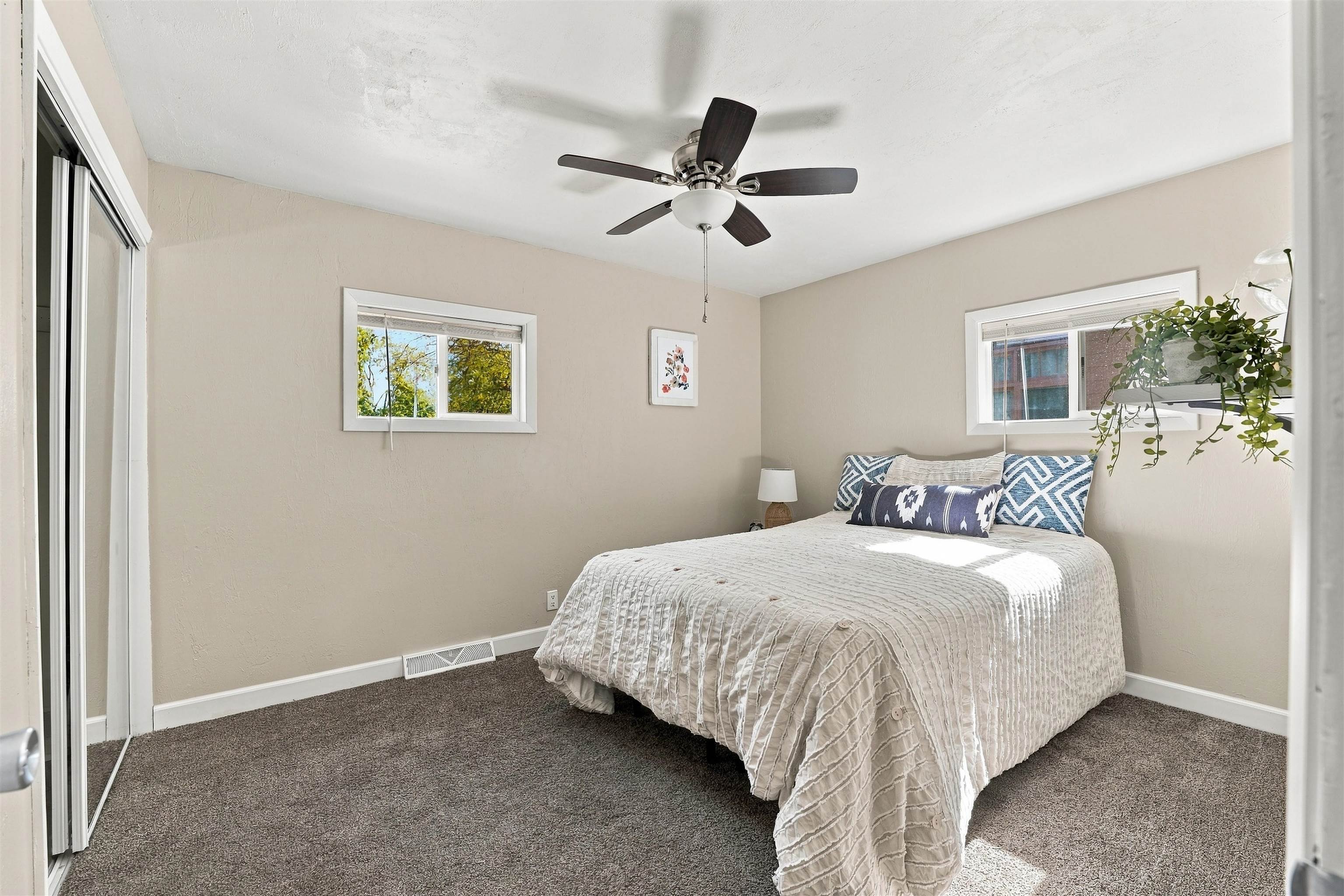 1005 W 4TH Street