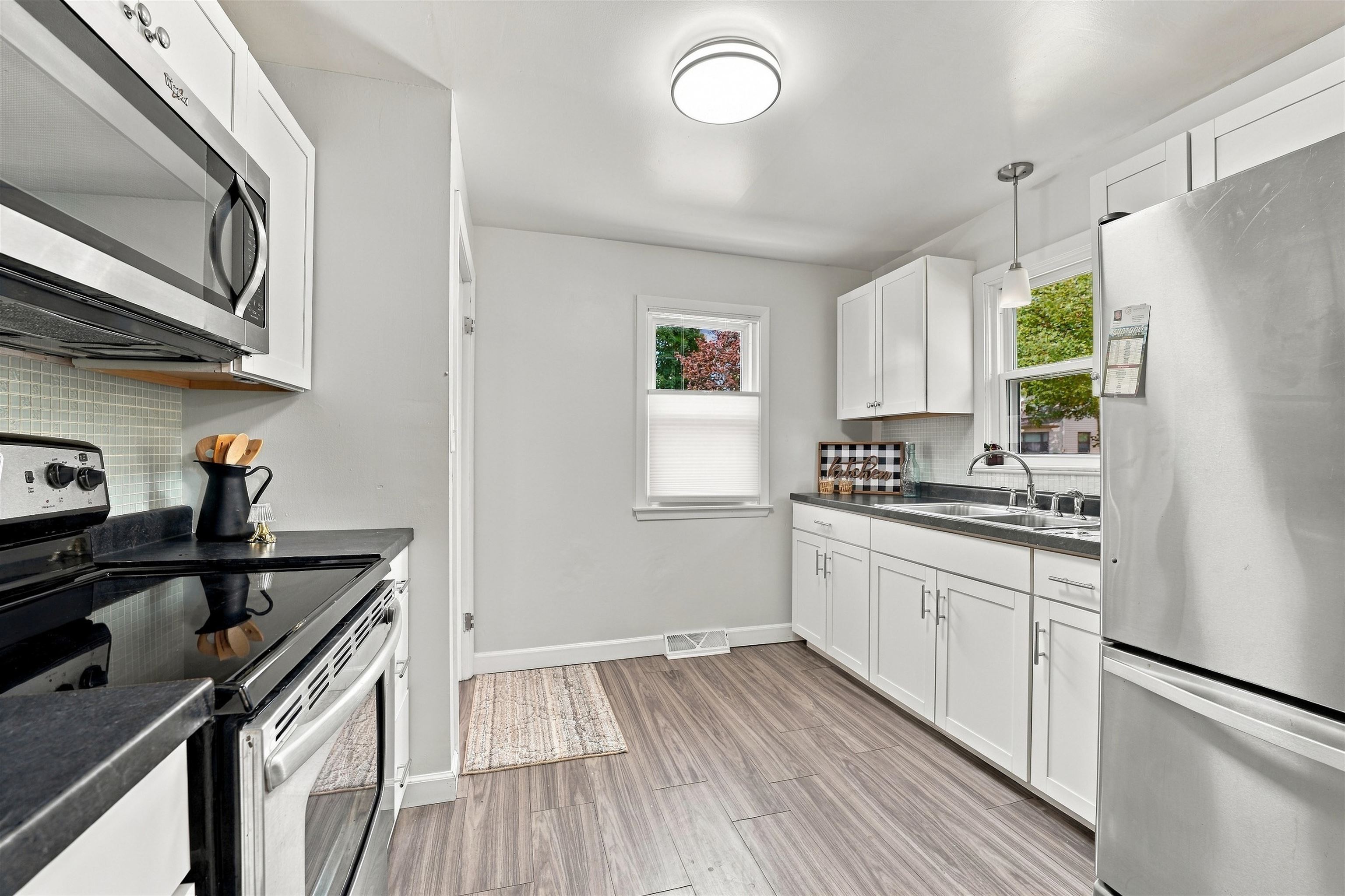 1005 W 4TH Street