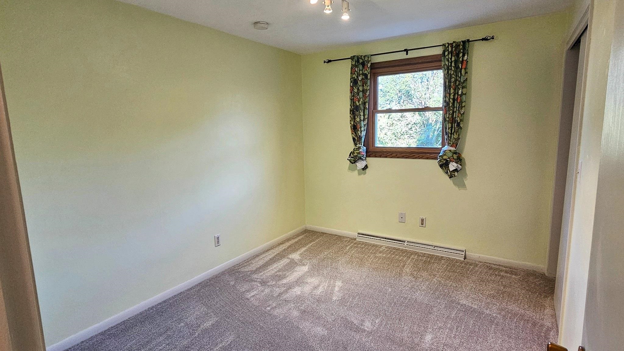 24 WEIMAR Court