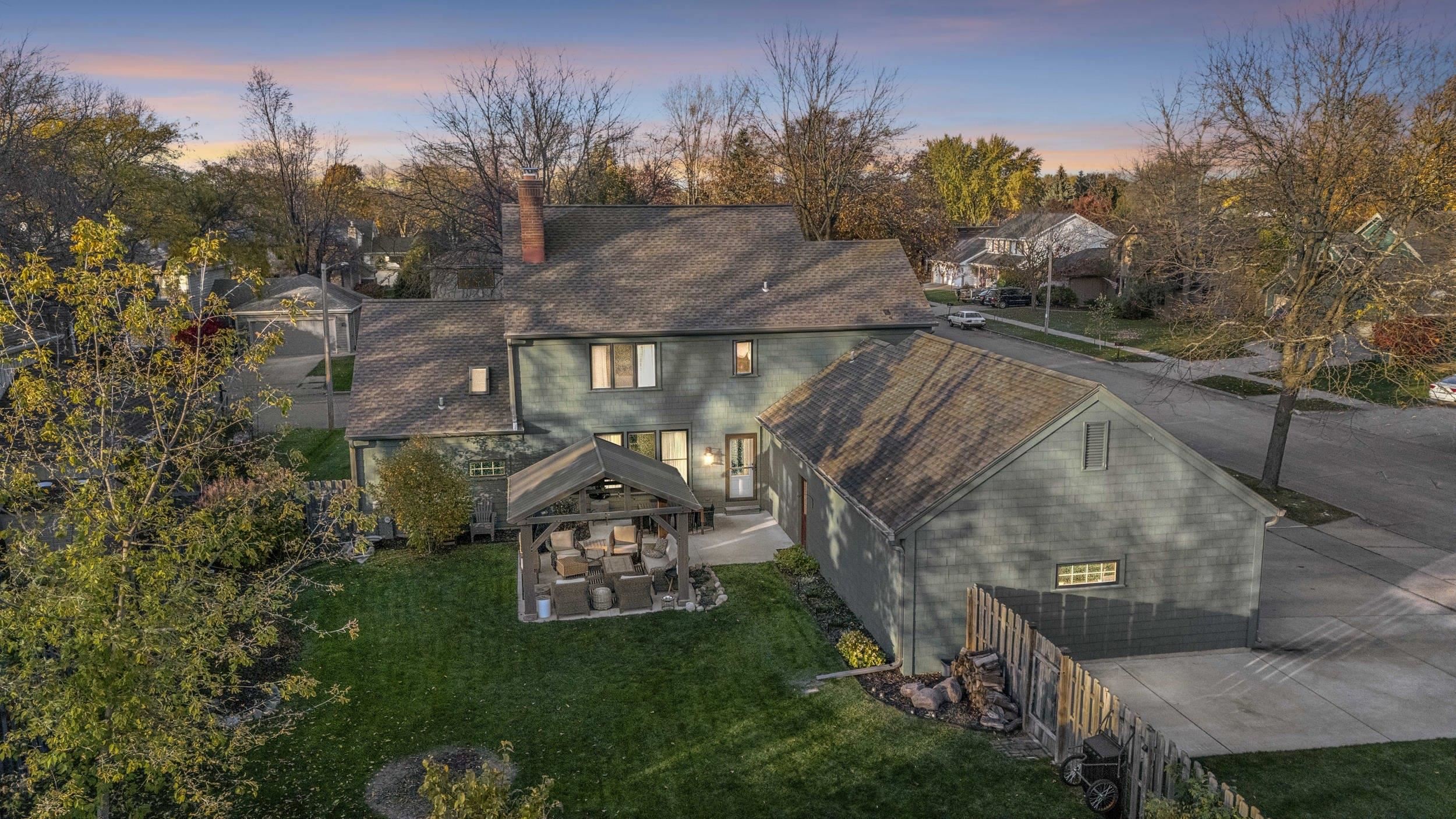 1025 E WOODCREST Drive