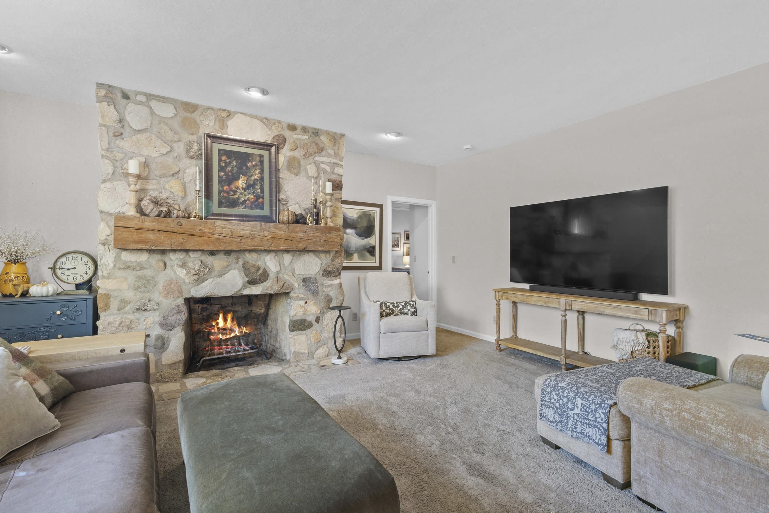 1025 E WOODCREST Drive