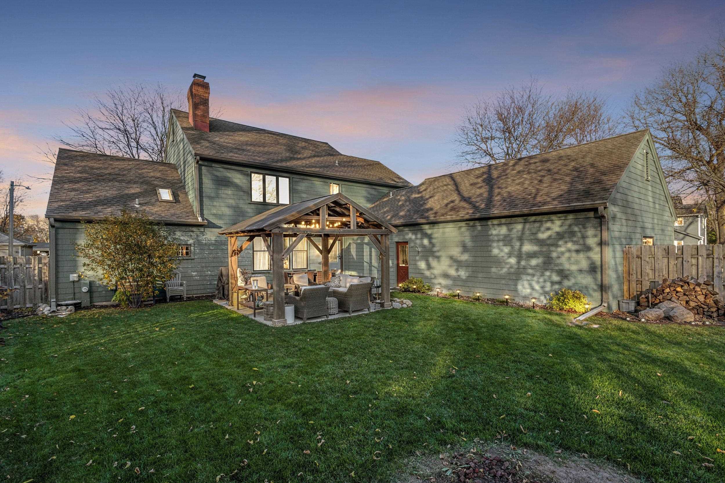 1025 E WOODCREST Drive