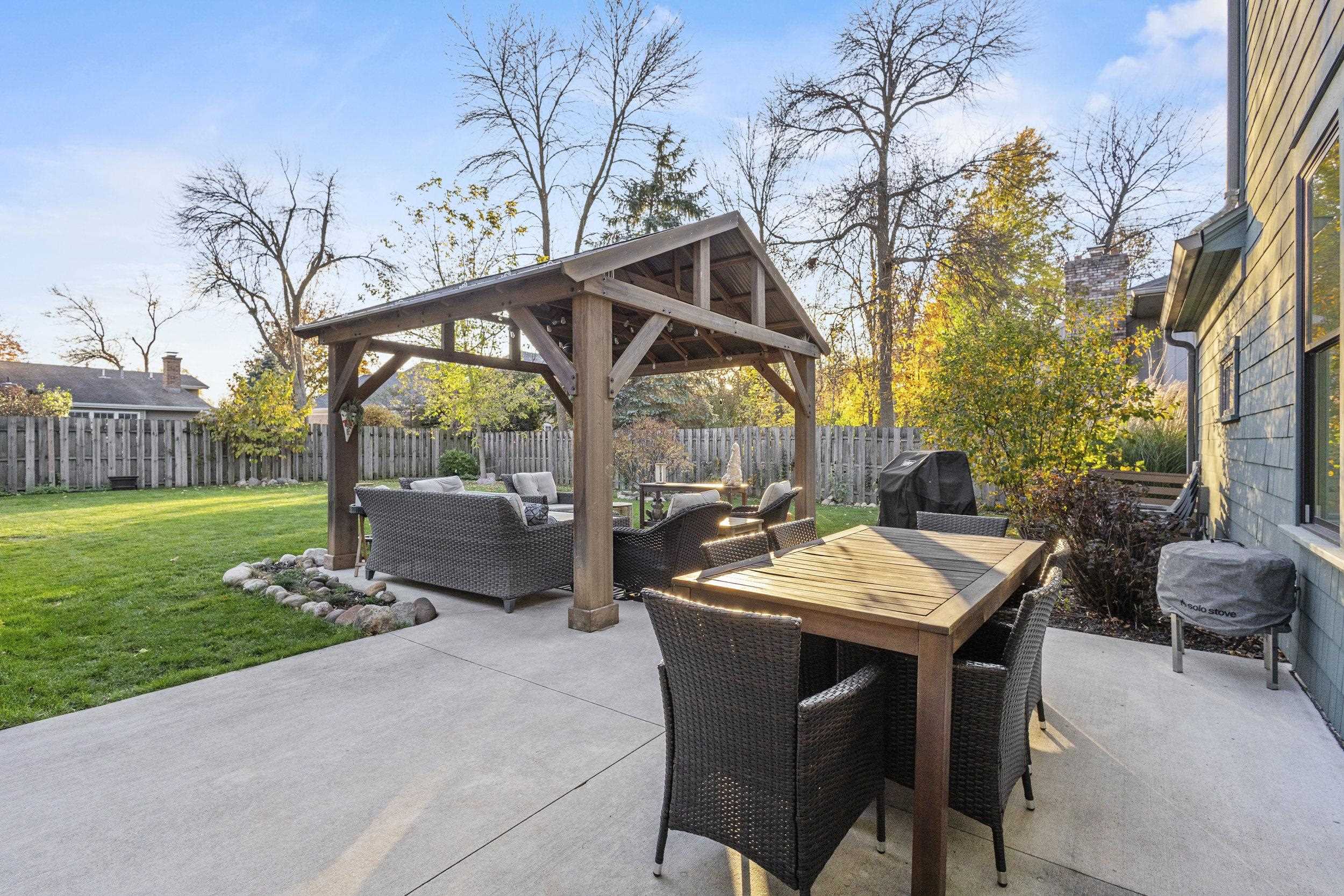 1025 E WOODCREST Drive