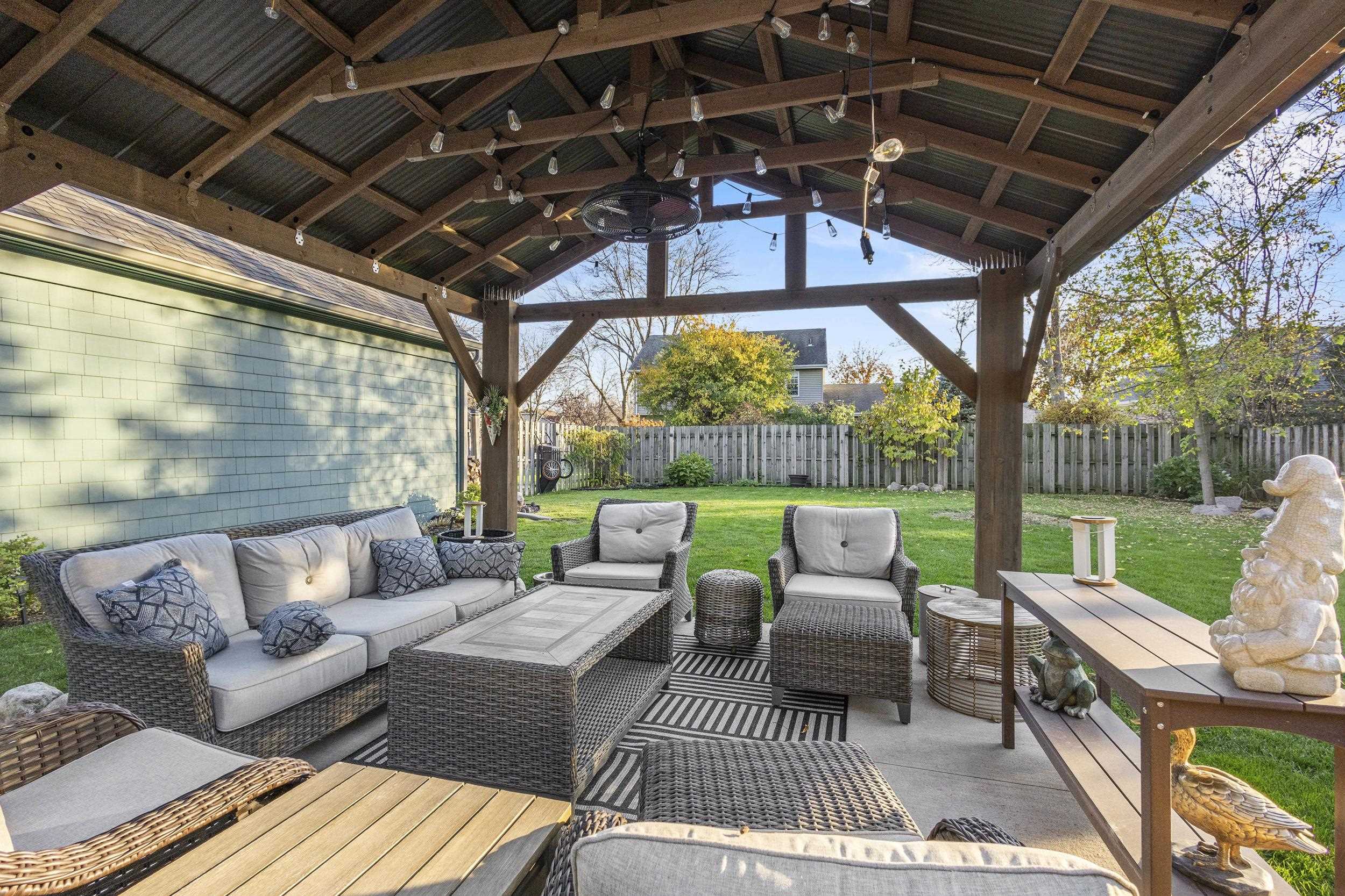 1025 E WOODCREST Drive