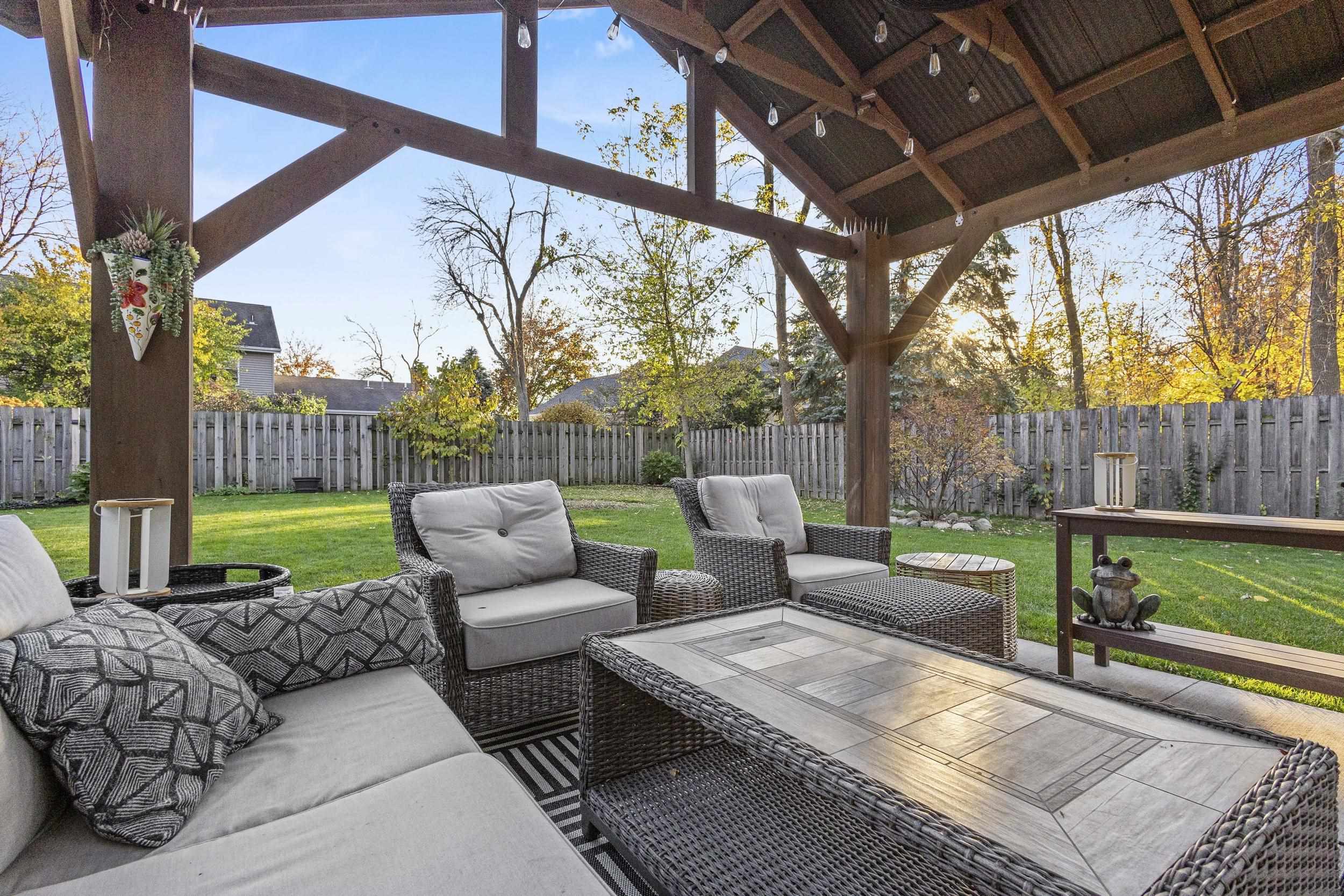 1025 E WOODCREST Drive