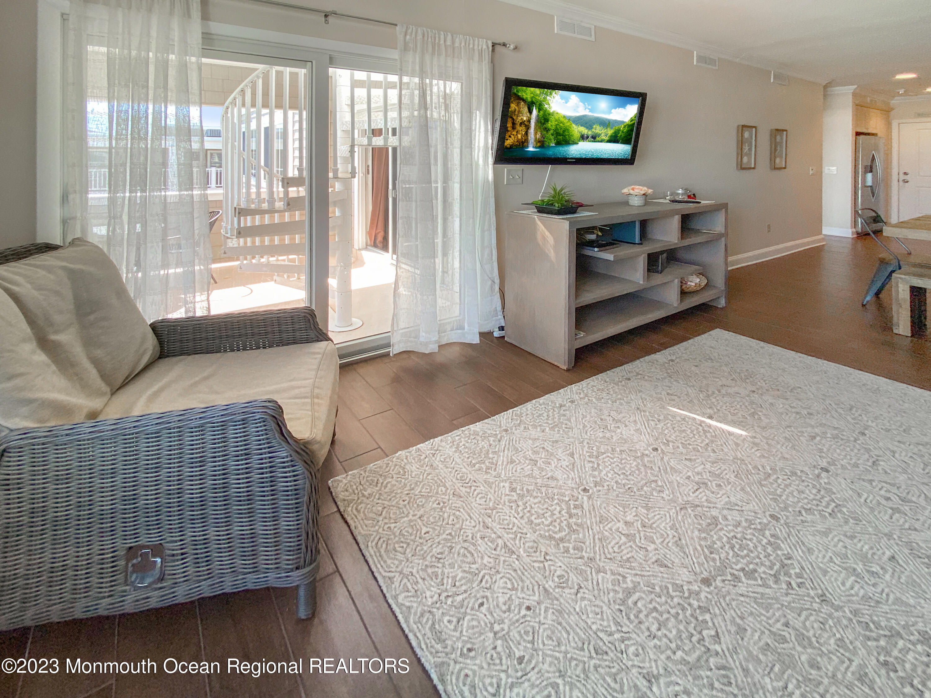 438 N Highway 35, 5309