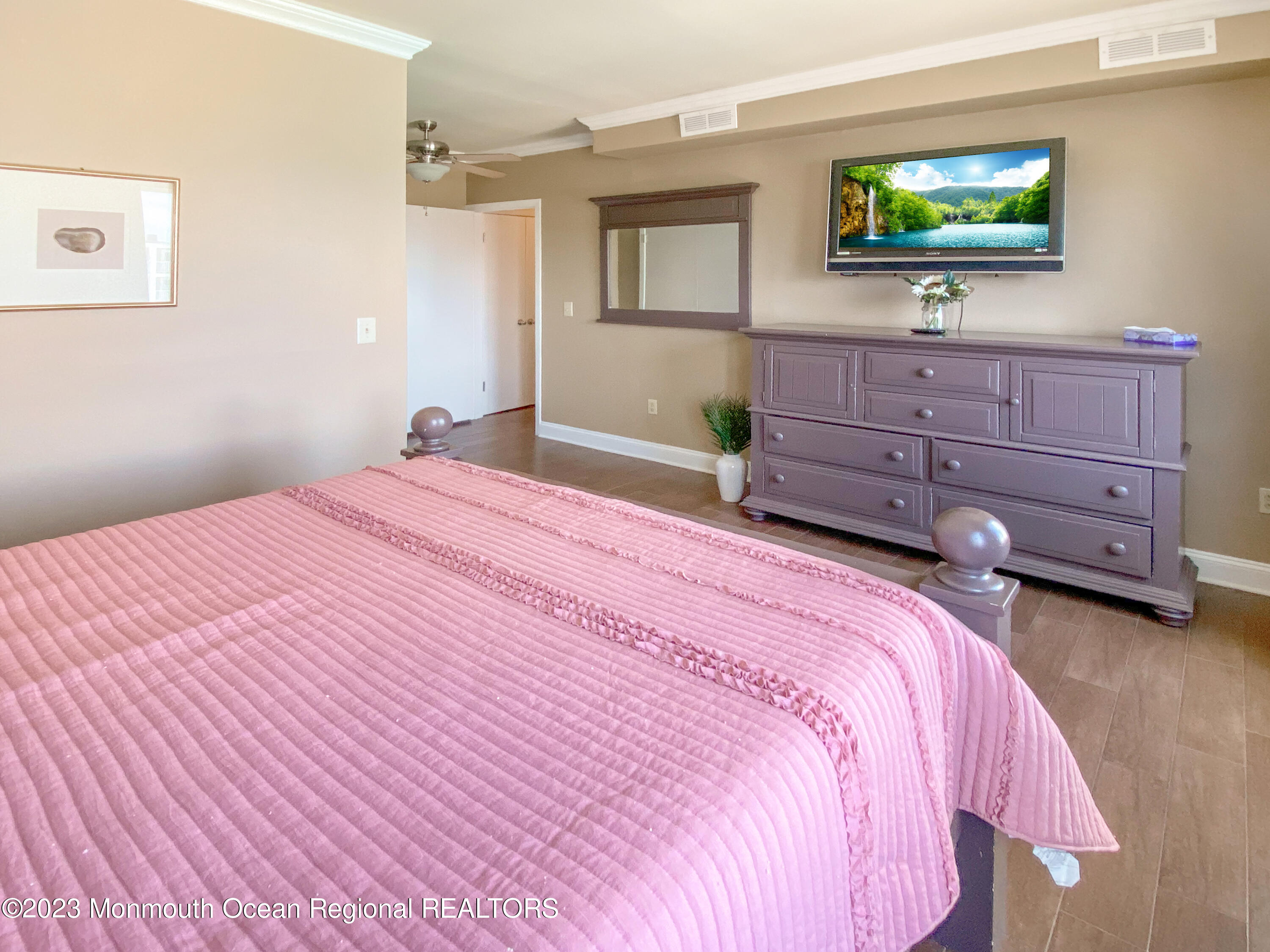 438 N Highway 35, 5309