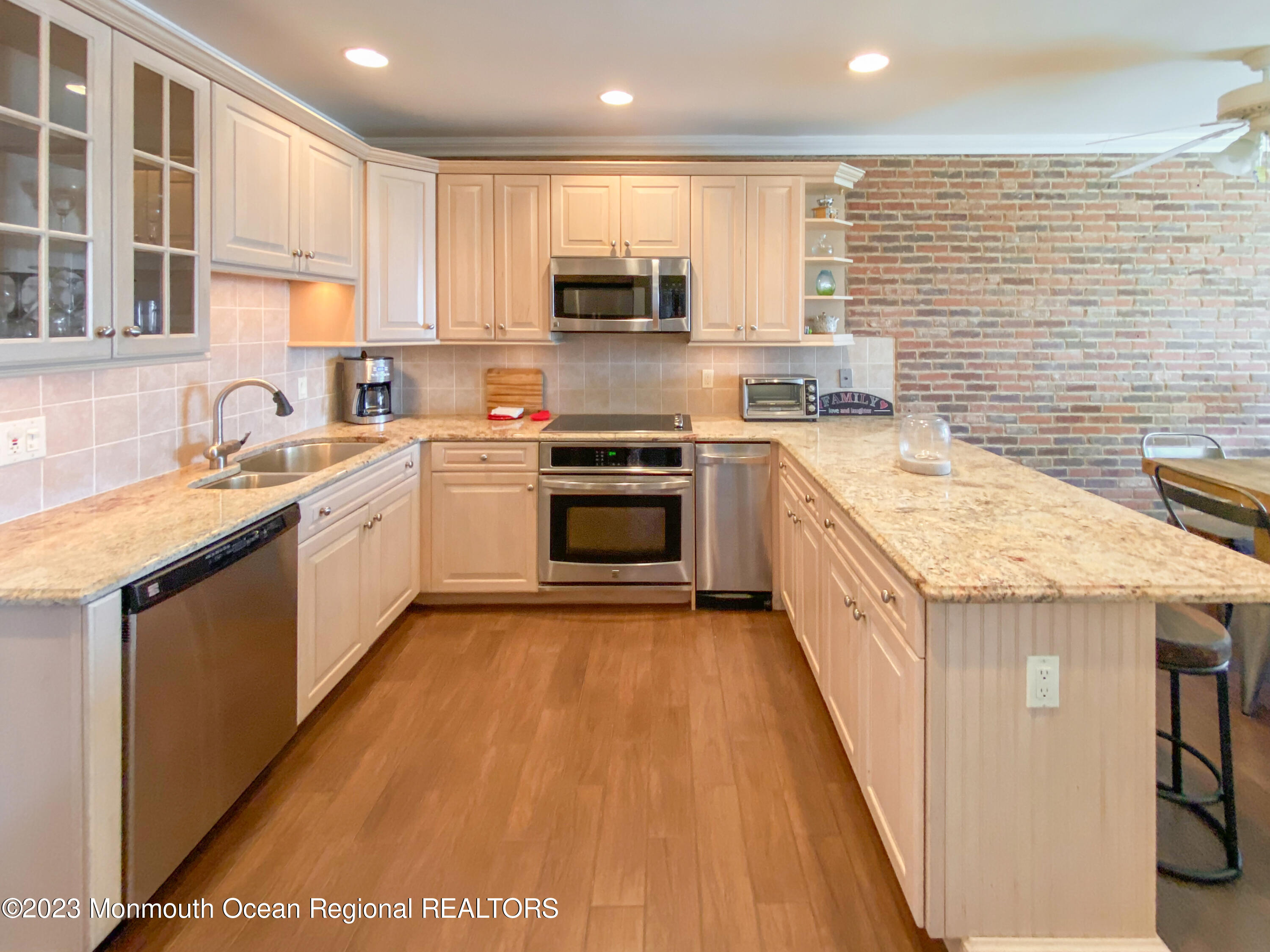 438 N Highway 35, 5309