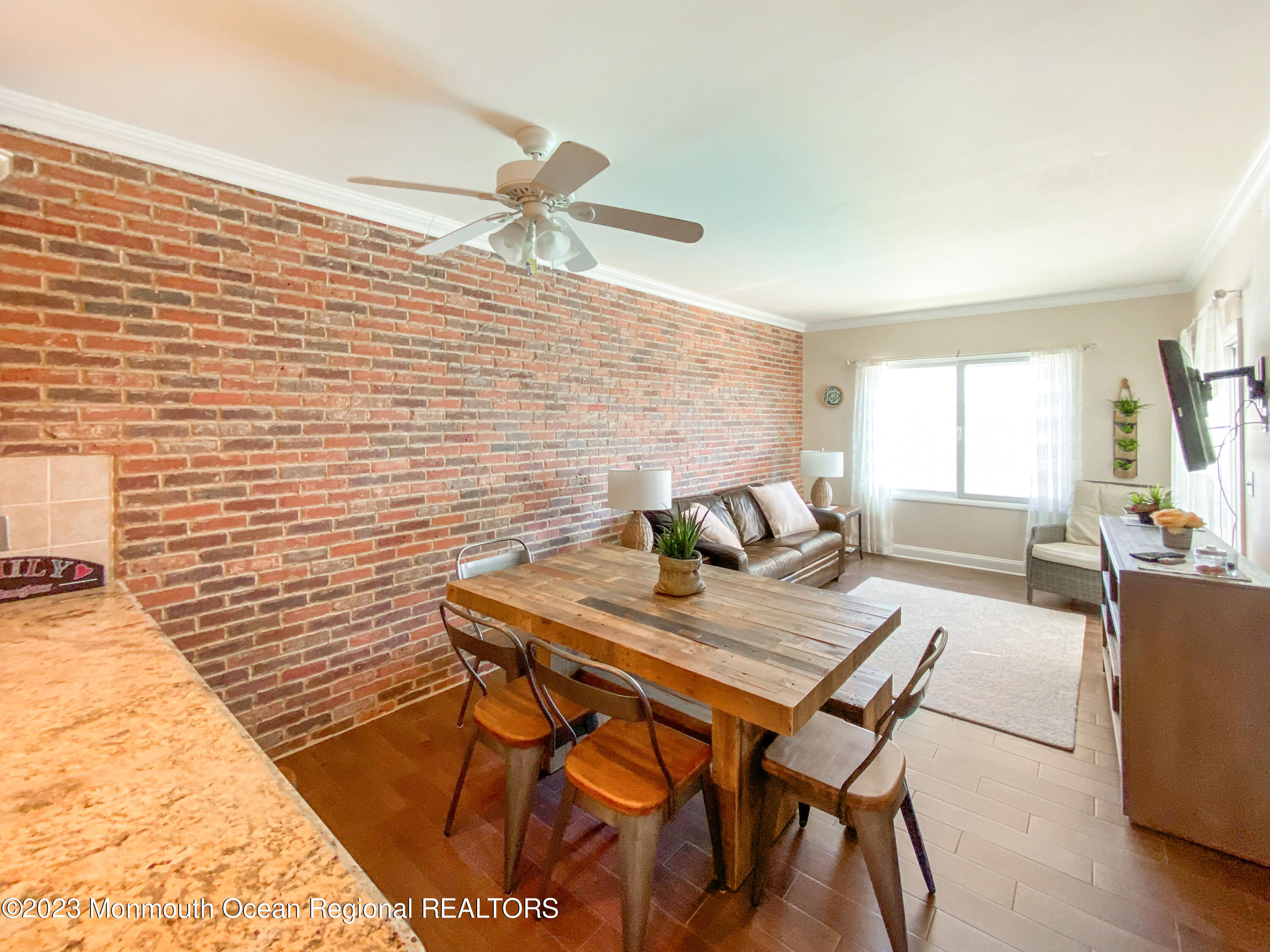 438 N Highway 35, 5309