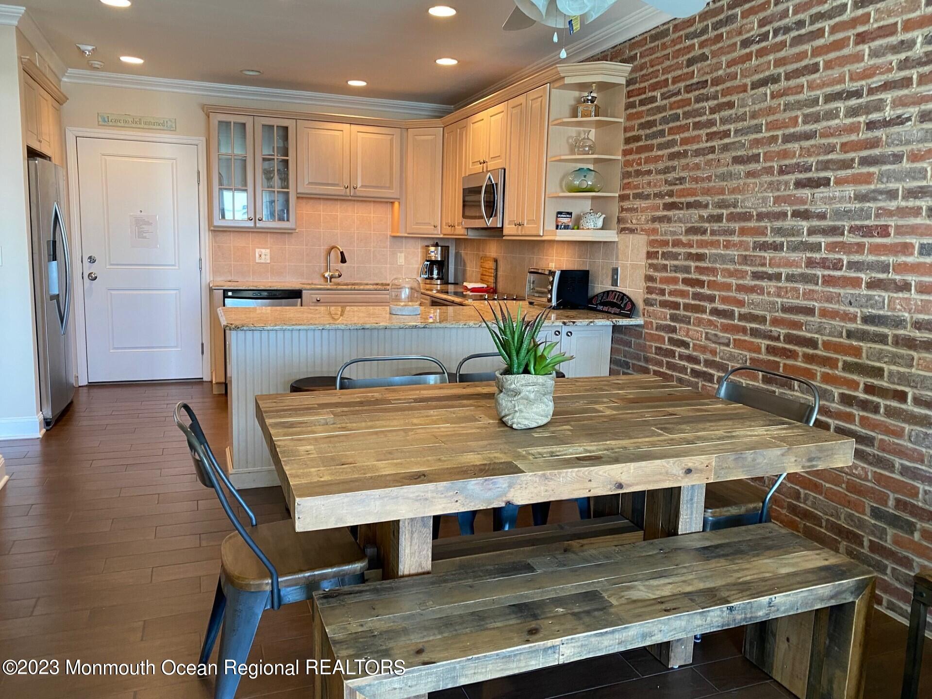 438 N Highway 35, 5309