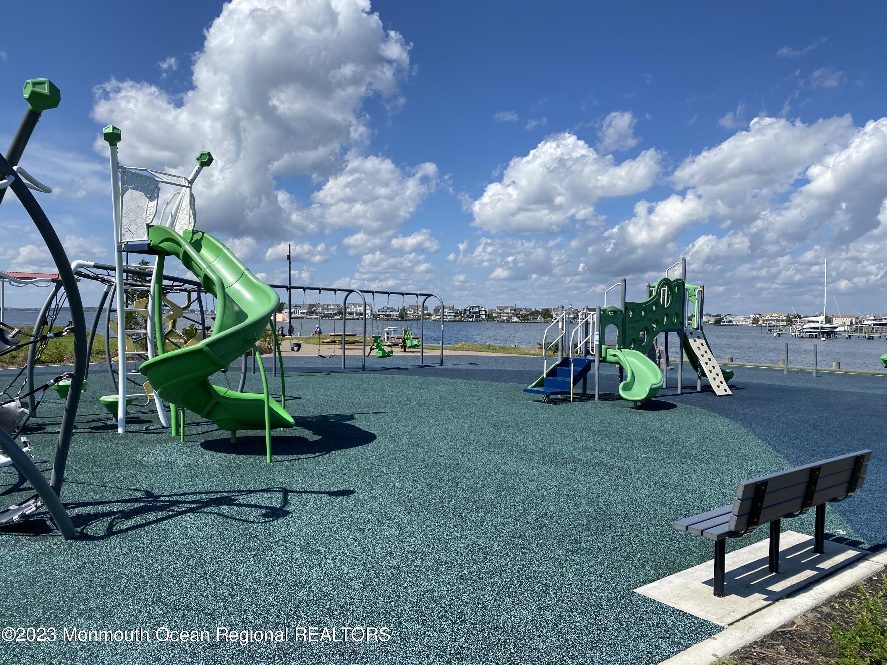 438 N Highway 35, 5309