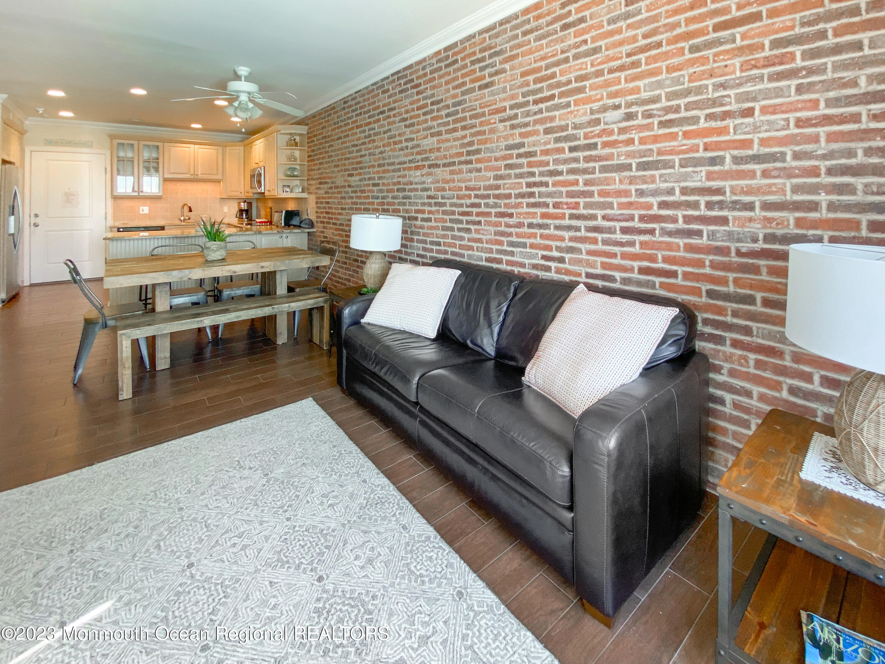 438 N Highway 35, 5309