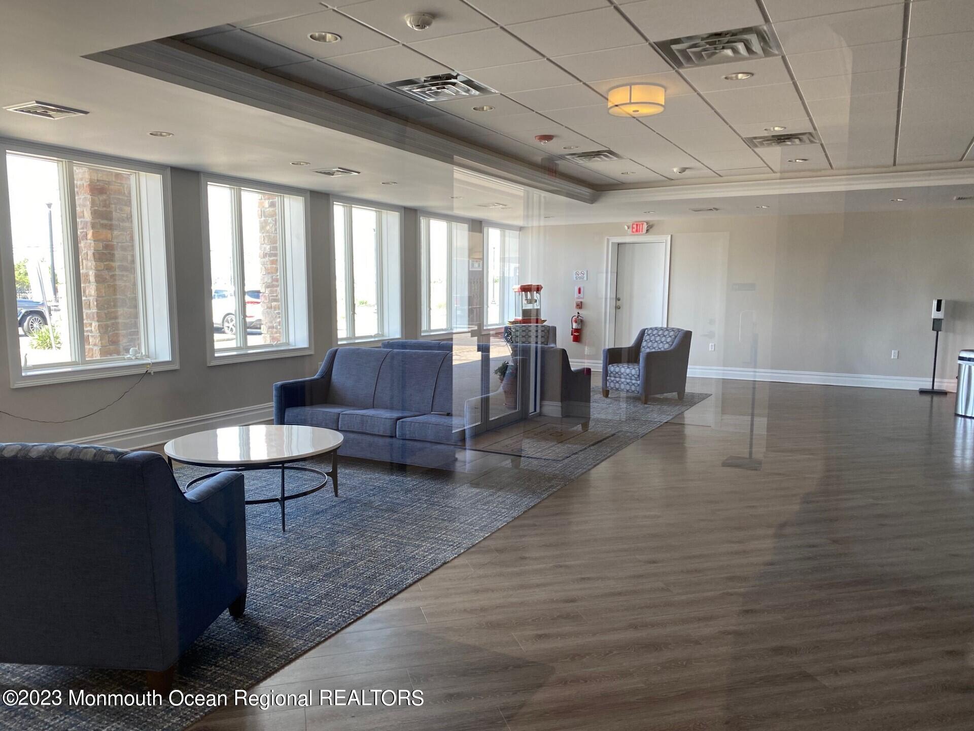 438 N Highway 35, 5309