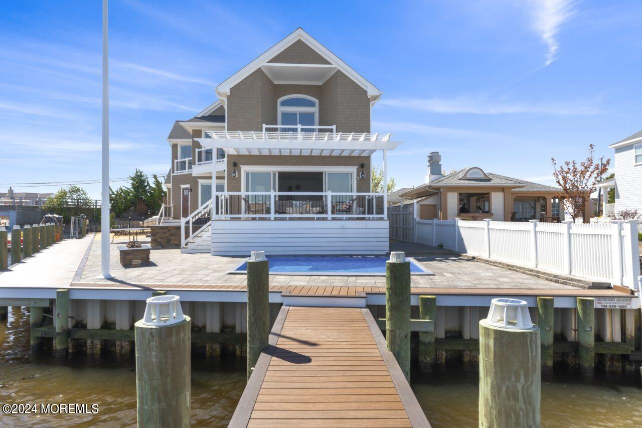 1 Pershing Boulevard