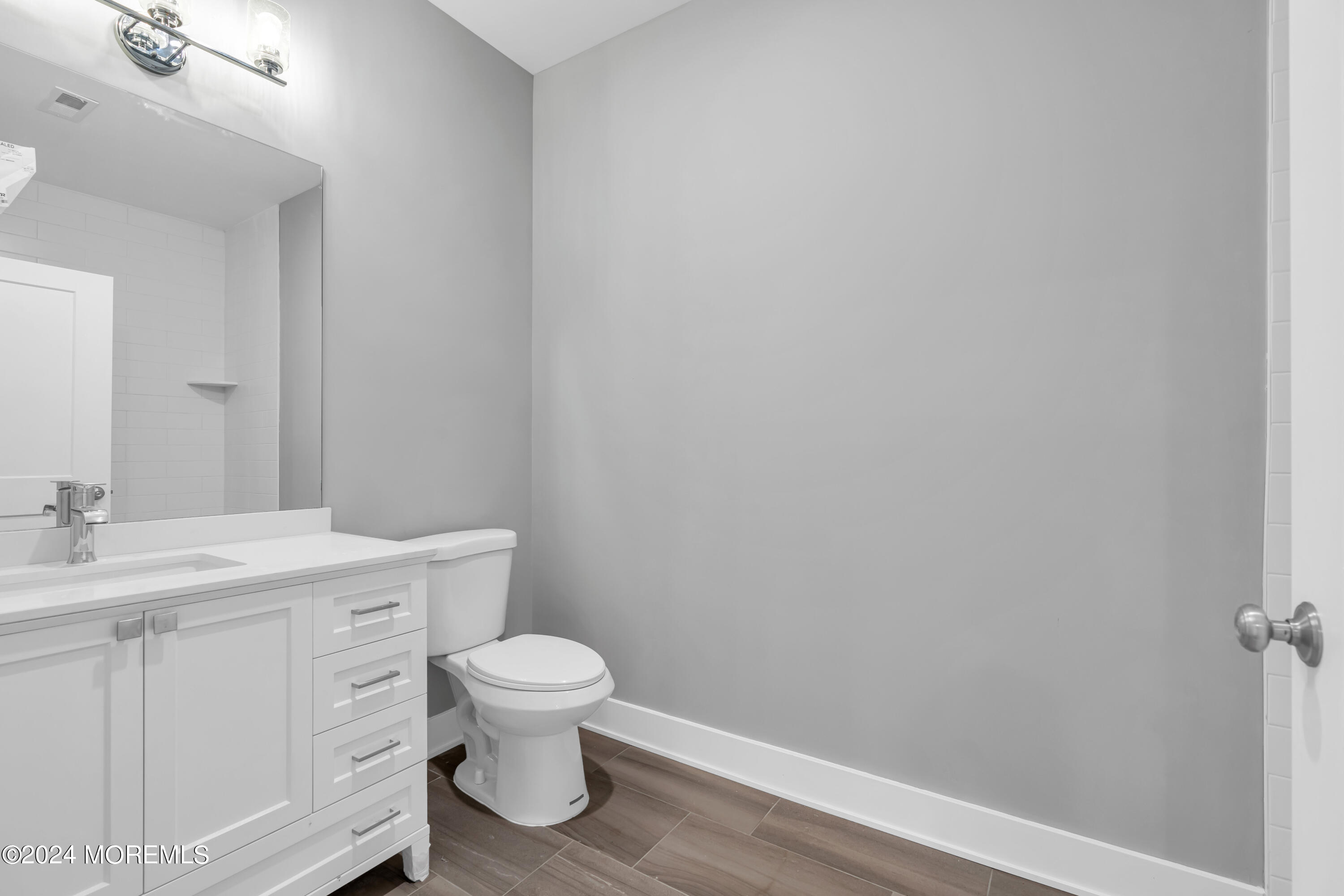 33 Union Avenue, 208