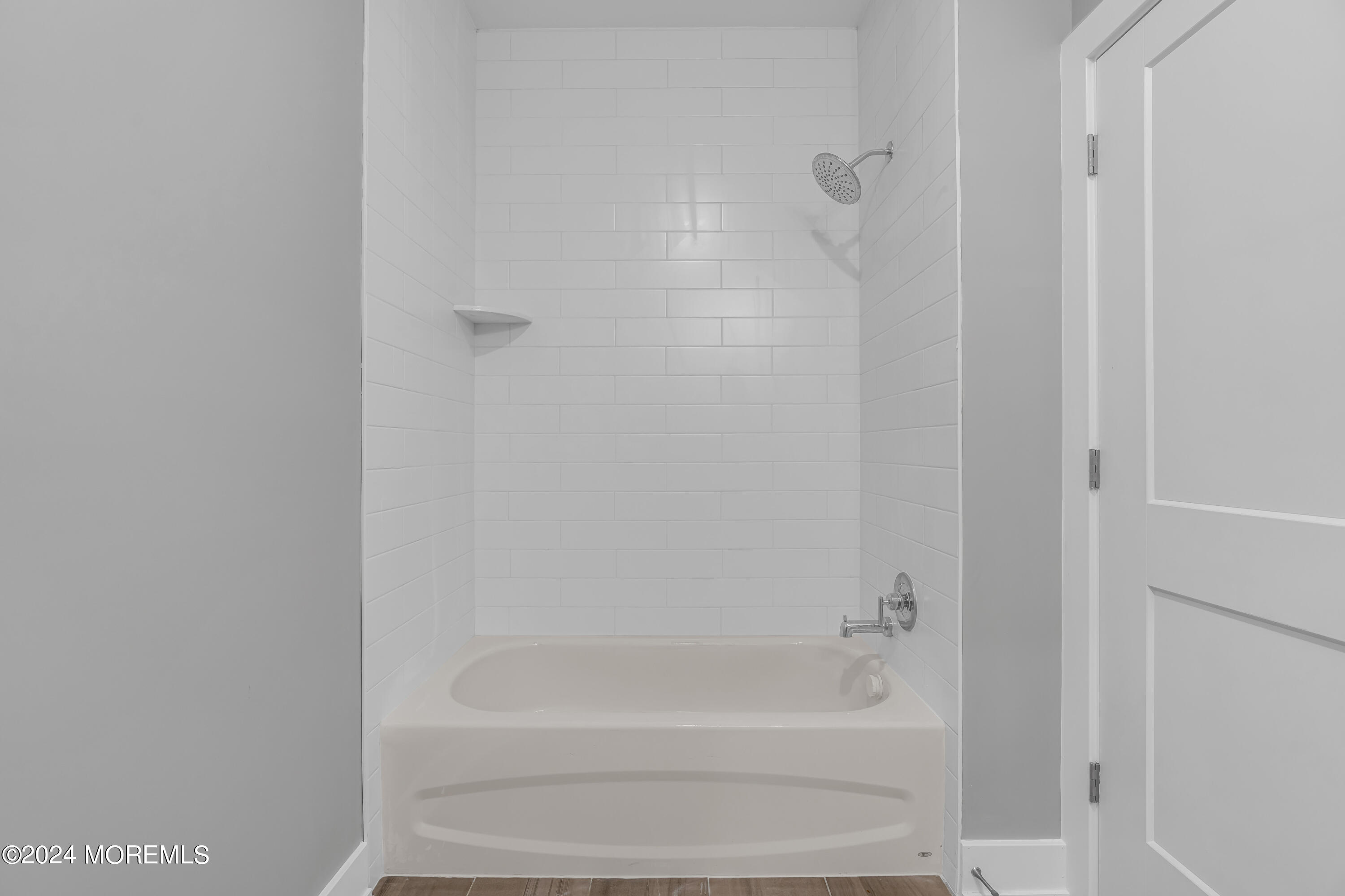 33 Union Avenue, 208