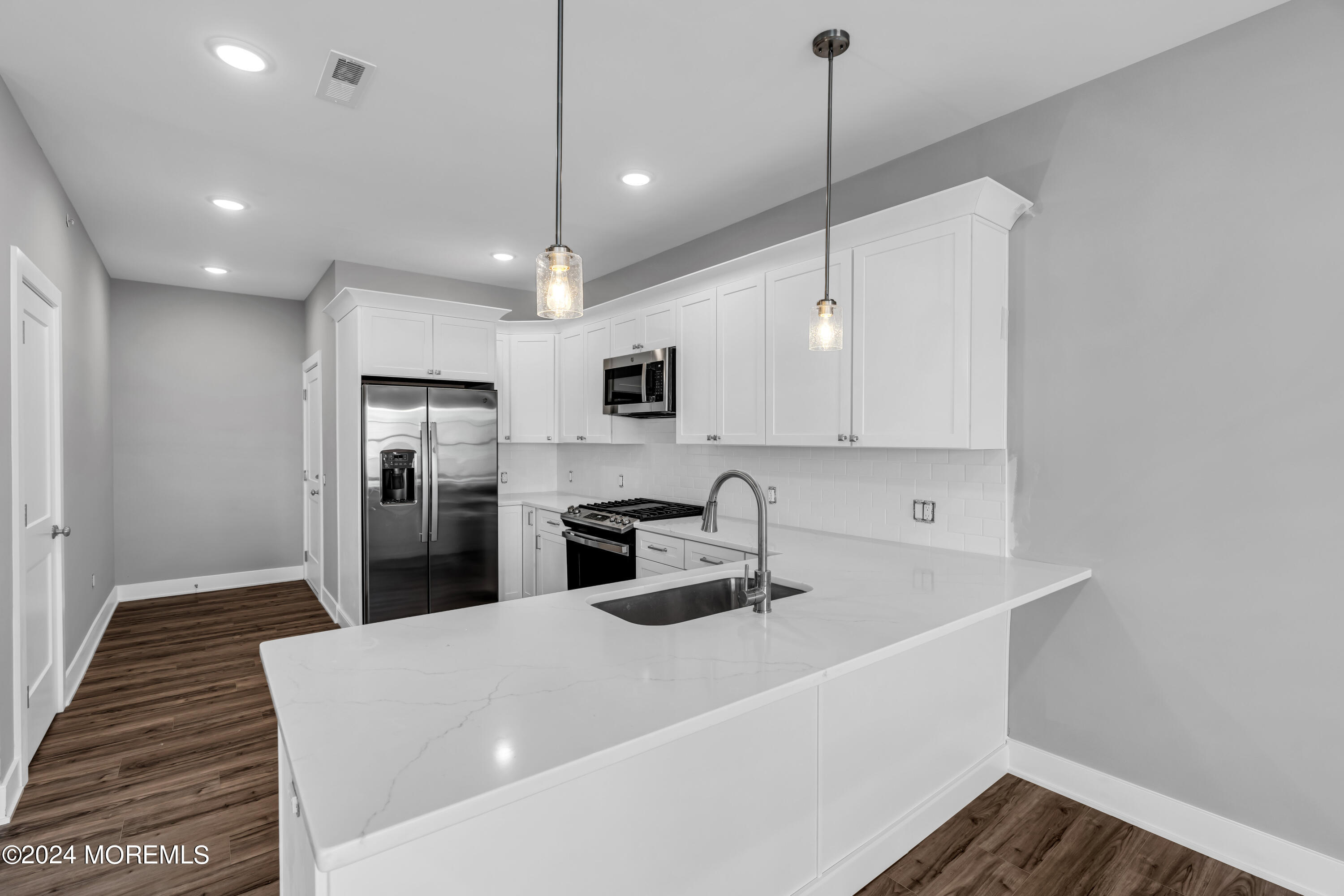 33 Union Avenue, 208